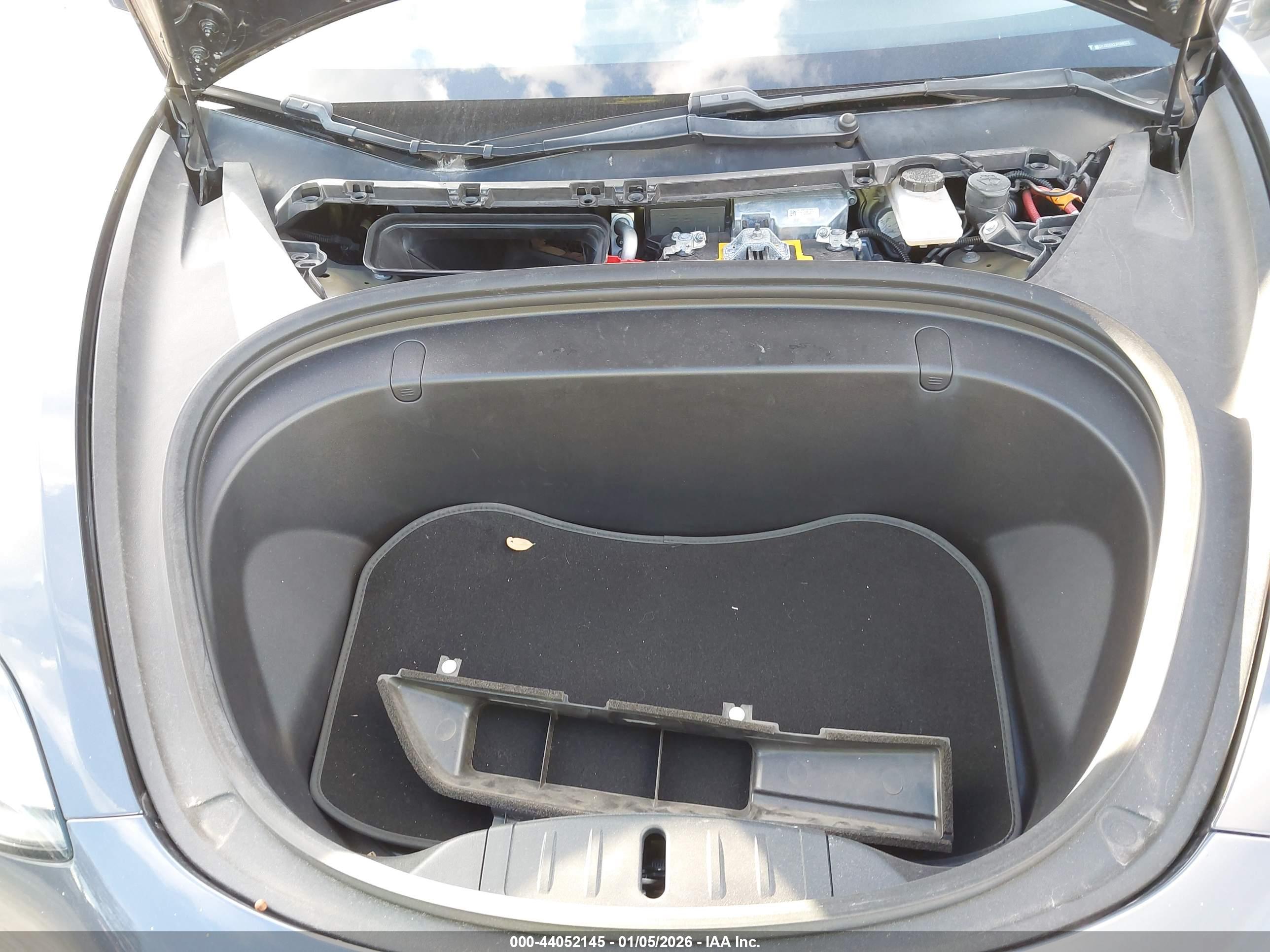 TESLA MODEL image 10