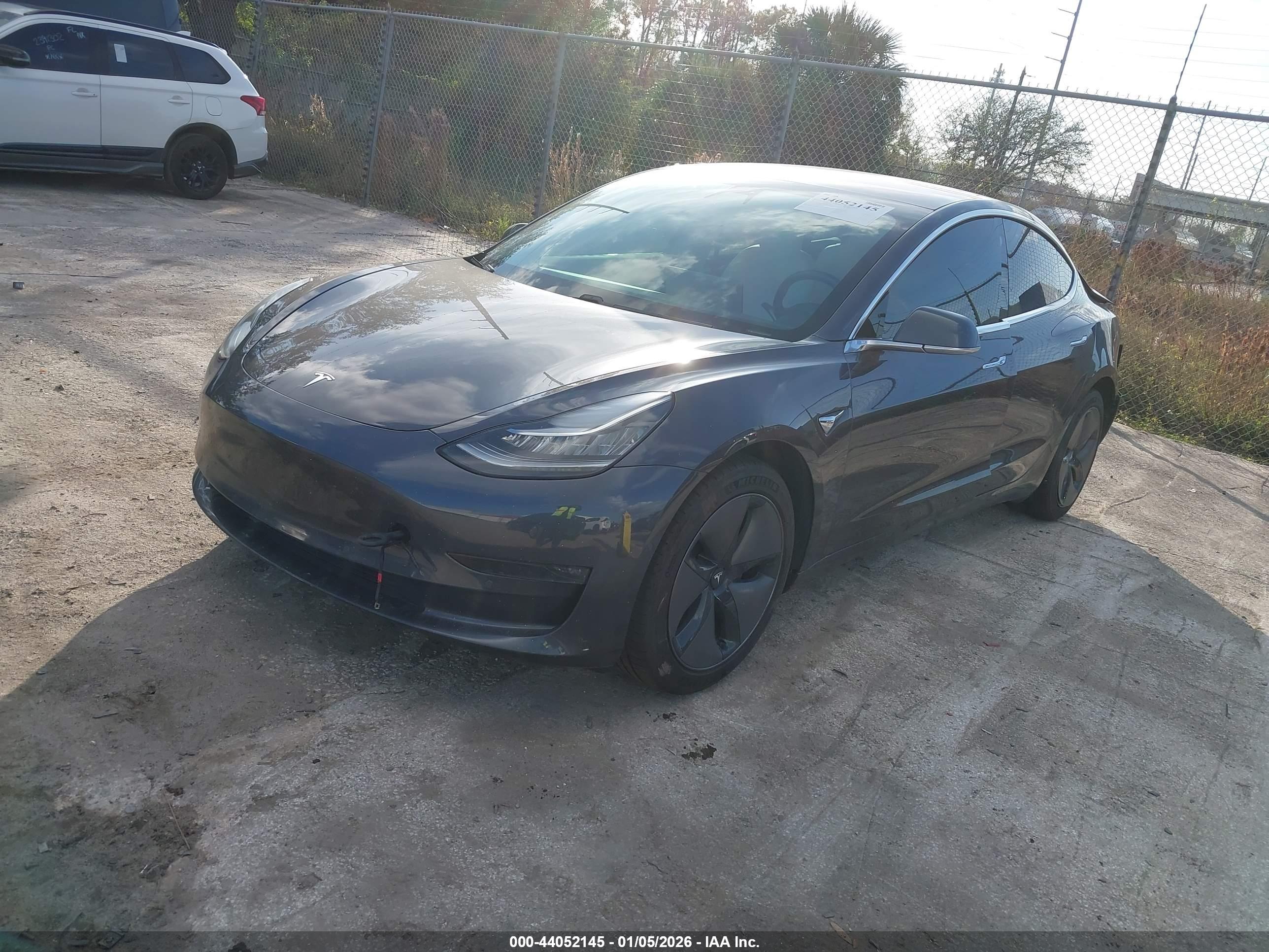 TESLA MODEL image 2