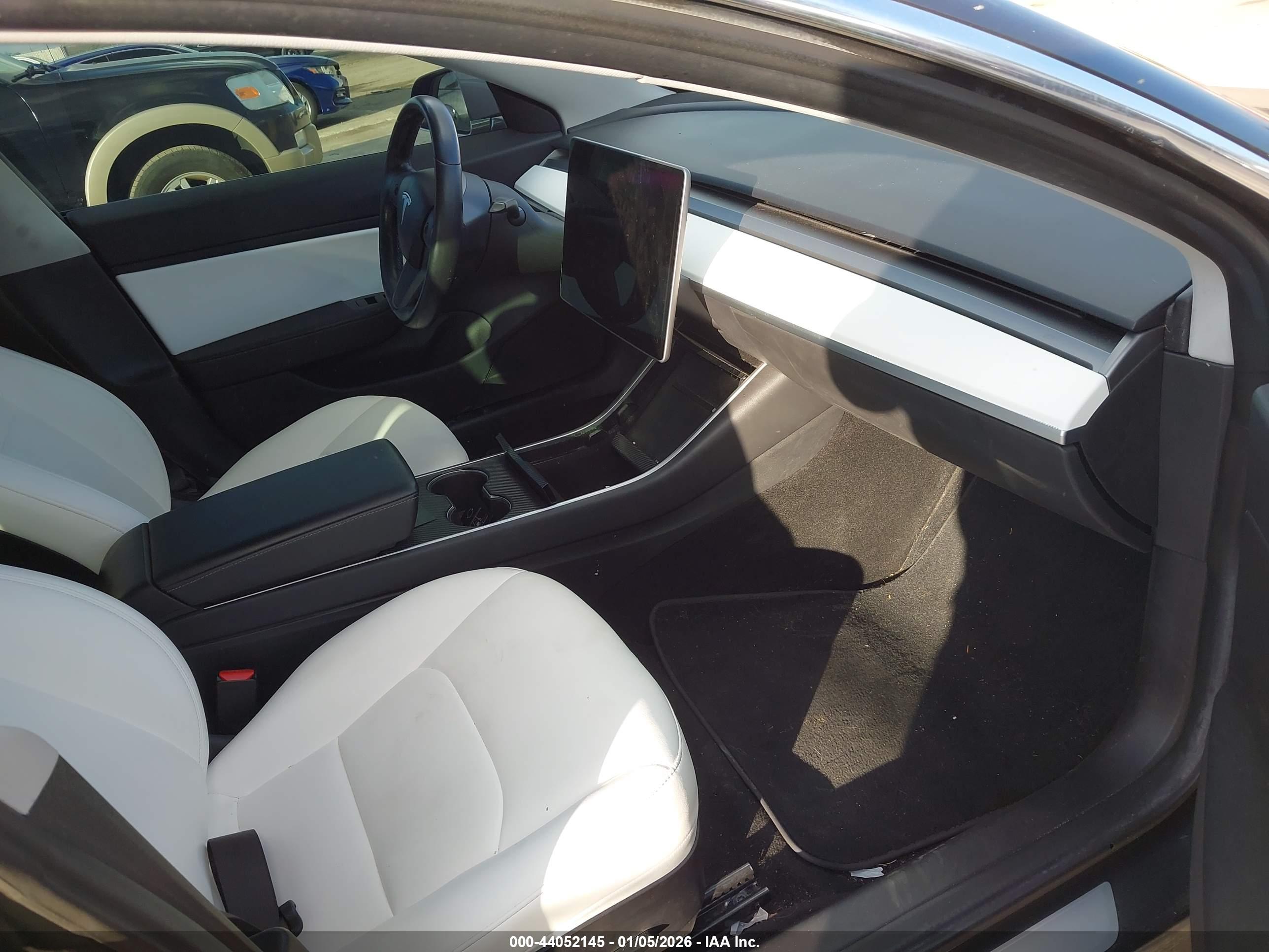 TESLA MODEL image 5