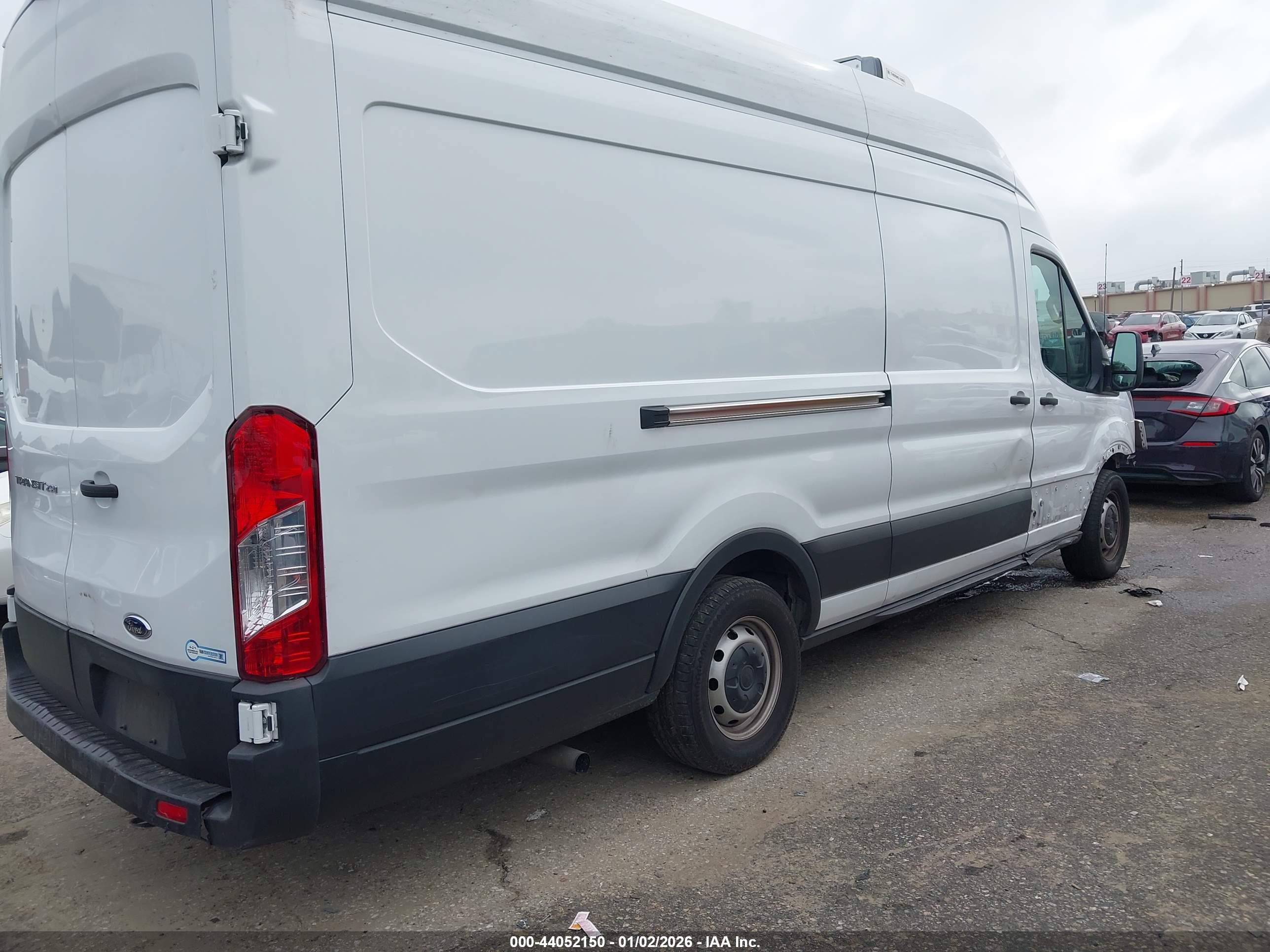 FORD TRANSIT-250 image 4