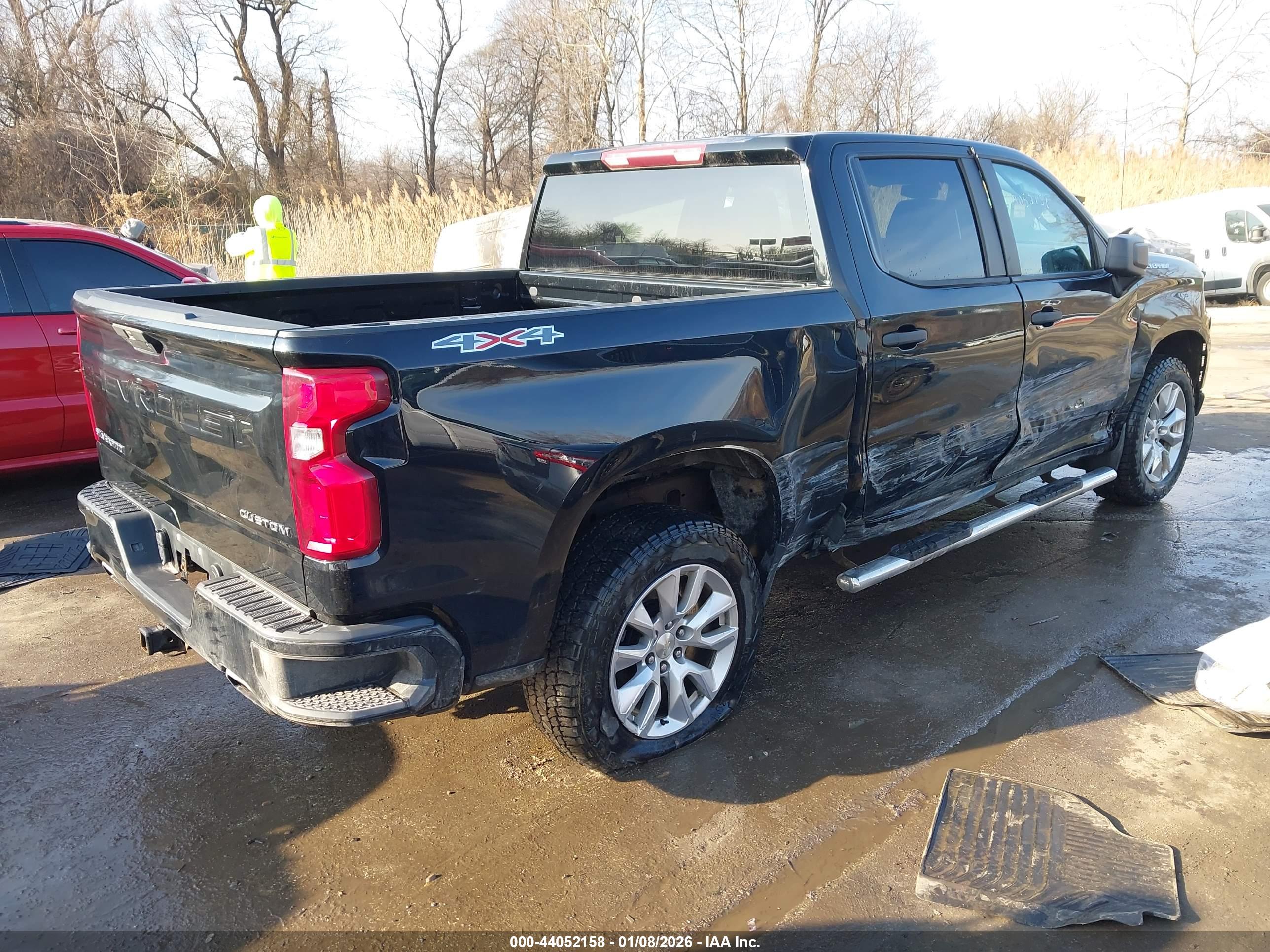 CHEVROLET SILVERADO image 4