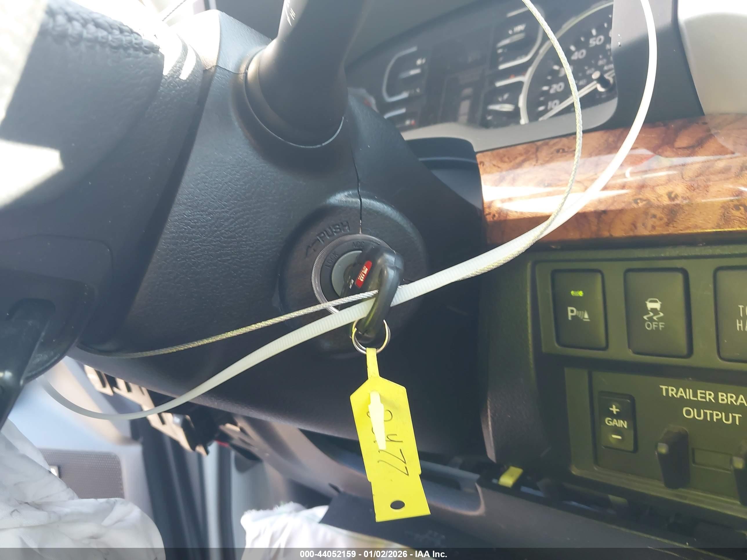 TOYOTA TUNDRA image 11