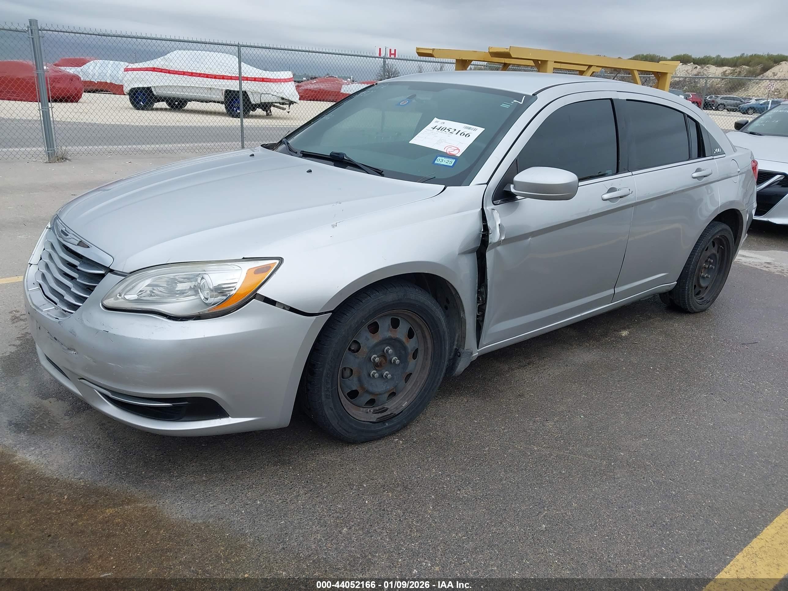 CHRYSLER 200 image 2