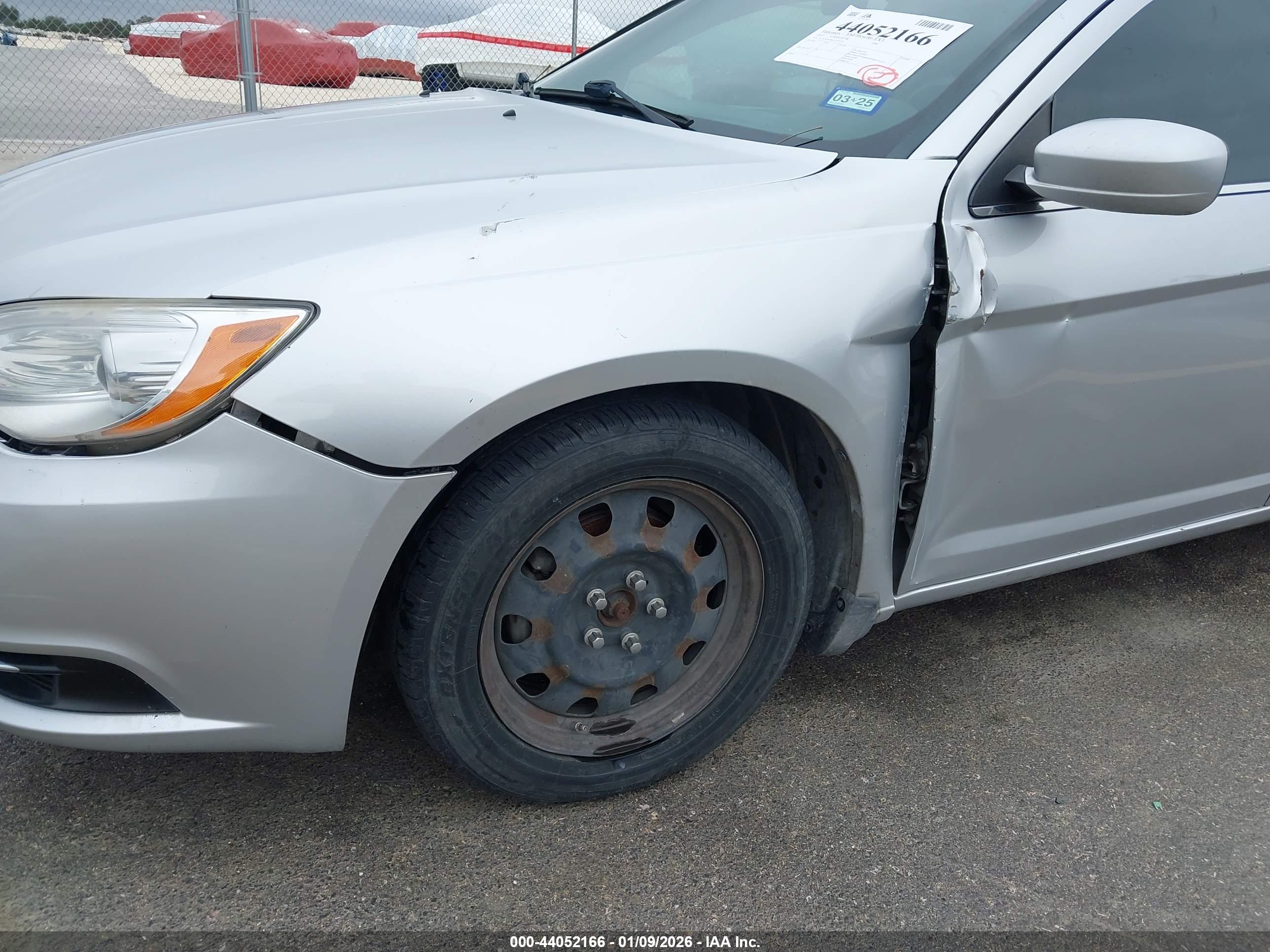 CHRYSLER 200 image 6