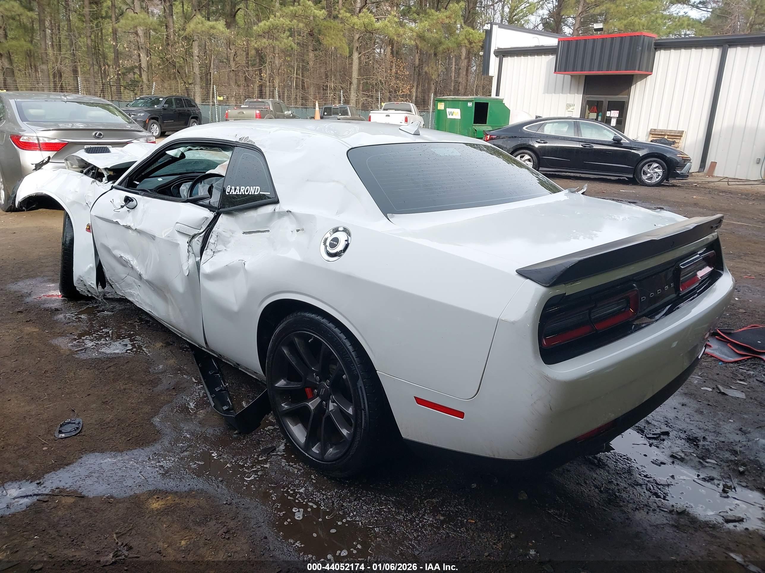 DODGE CHALLENGER image 3