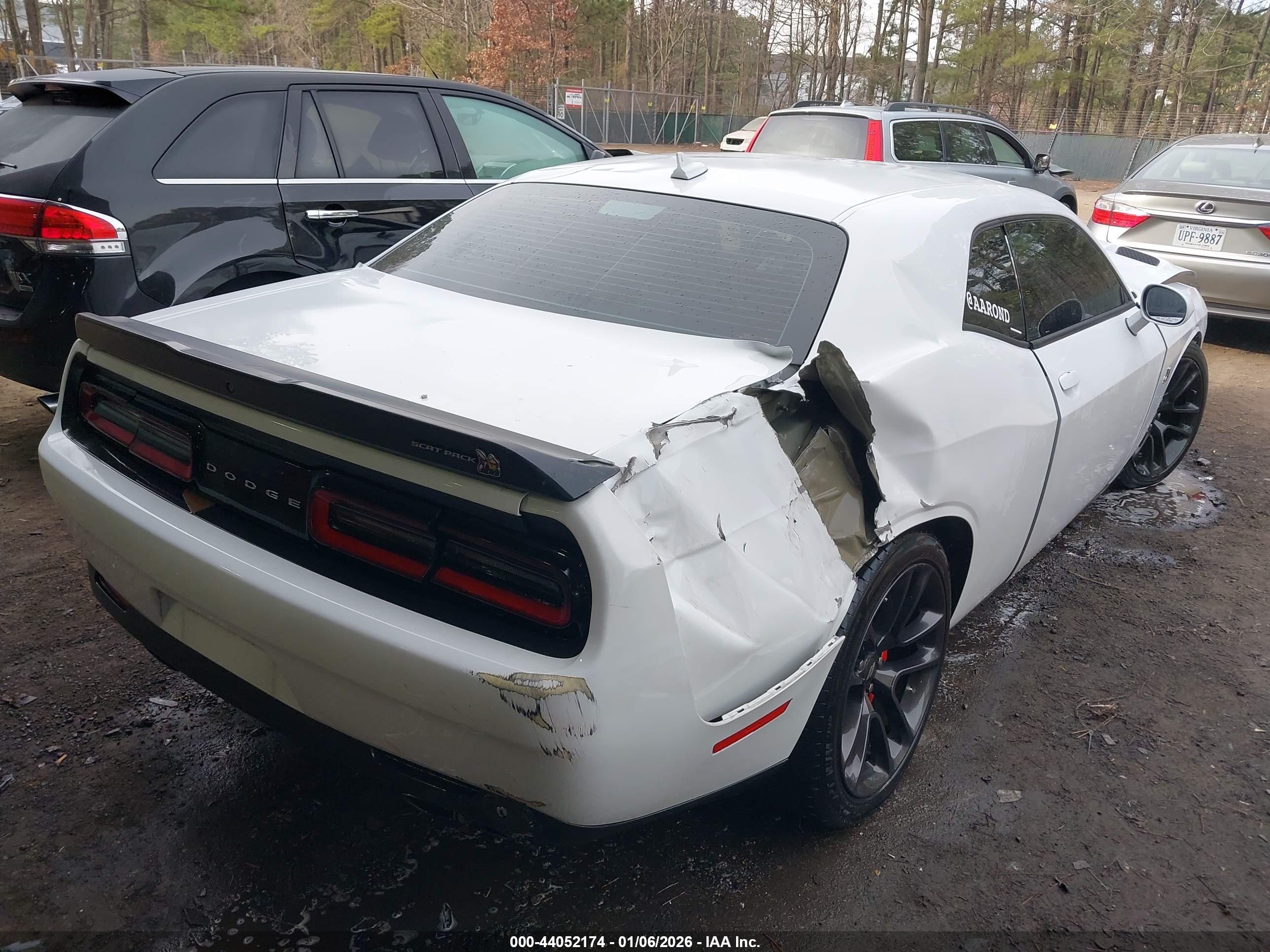 DODGE CHALLENGER image 4