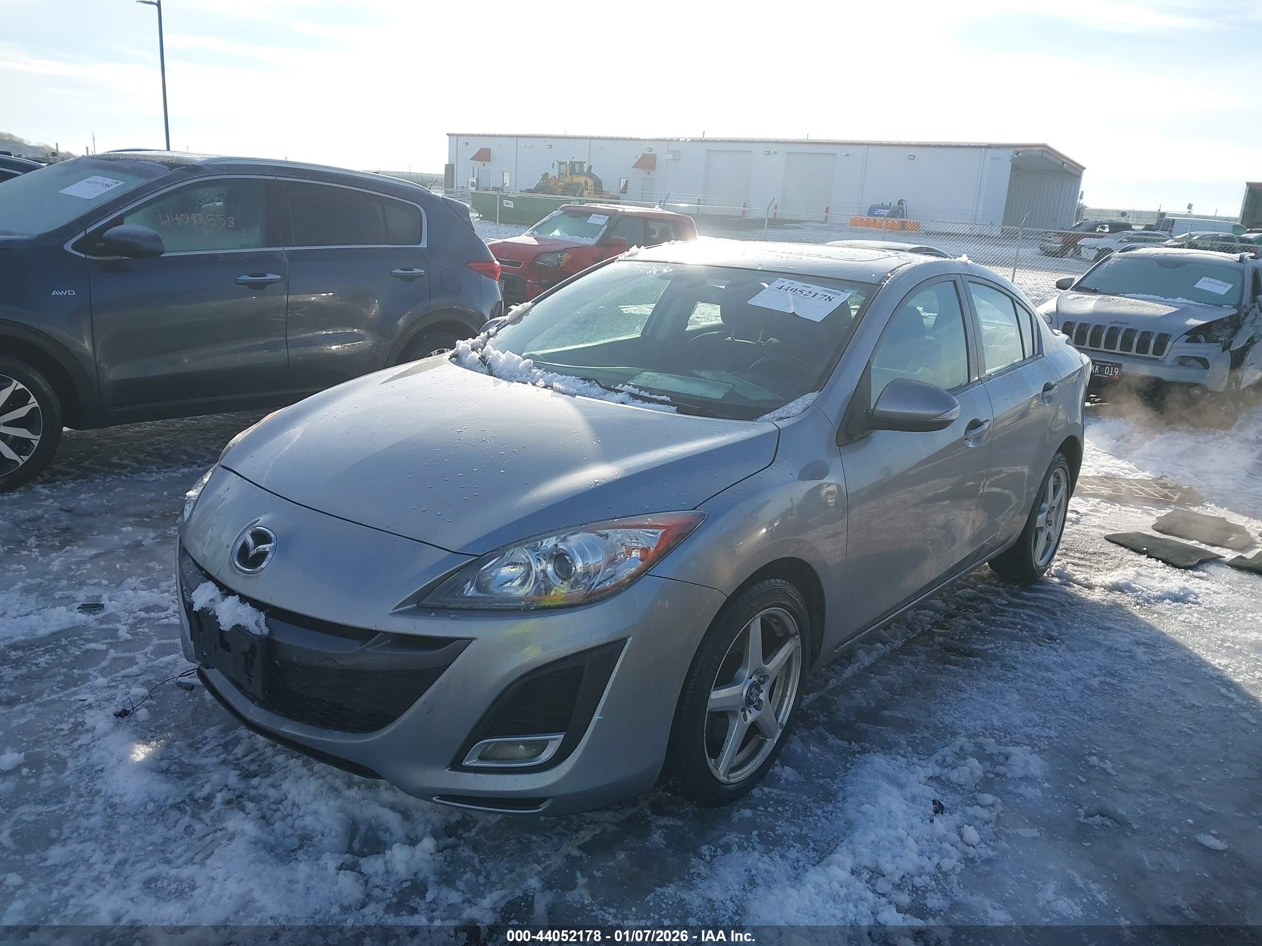 MAZDA MAZDA3 image 2