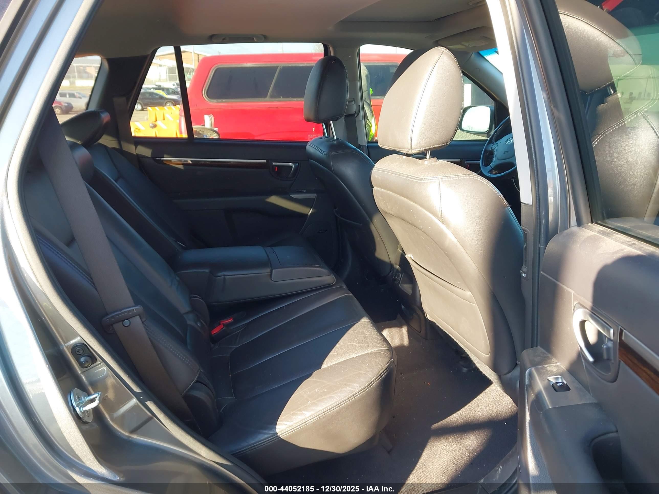 HYUNDAI SANTA image 8