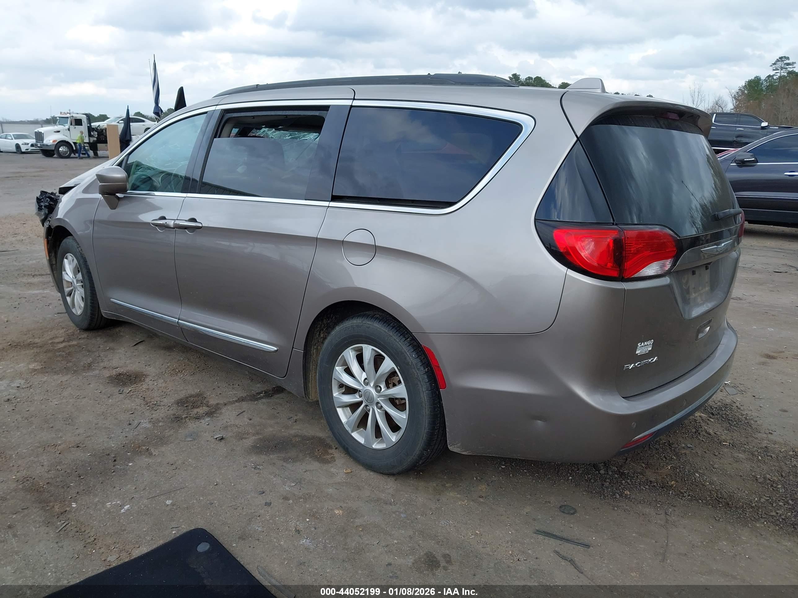 CHRYSLER PACIFICA image 3