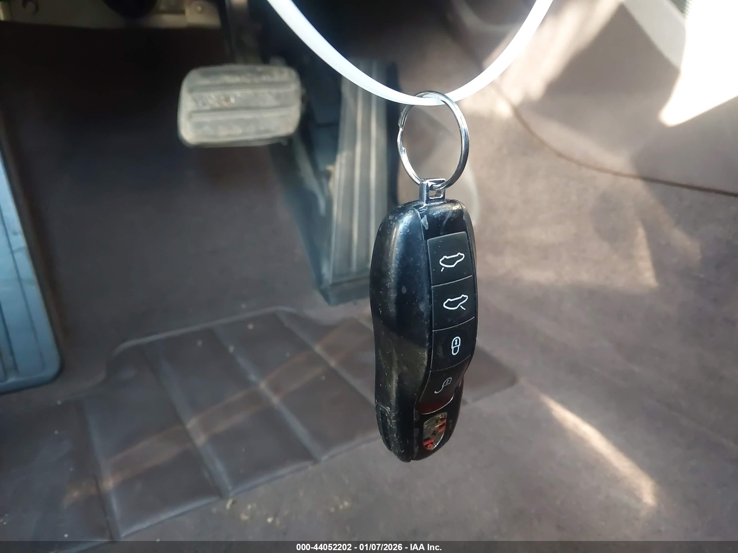 PORSCHE 718 image 11