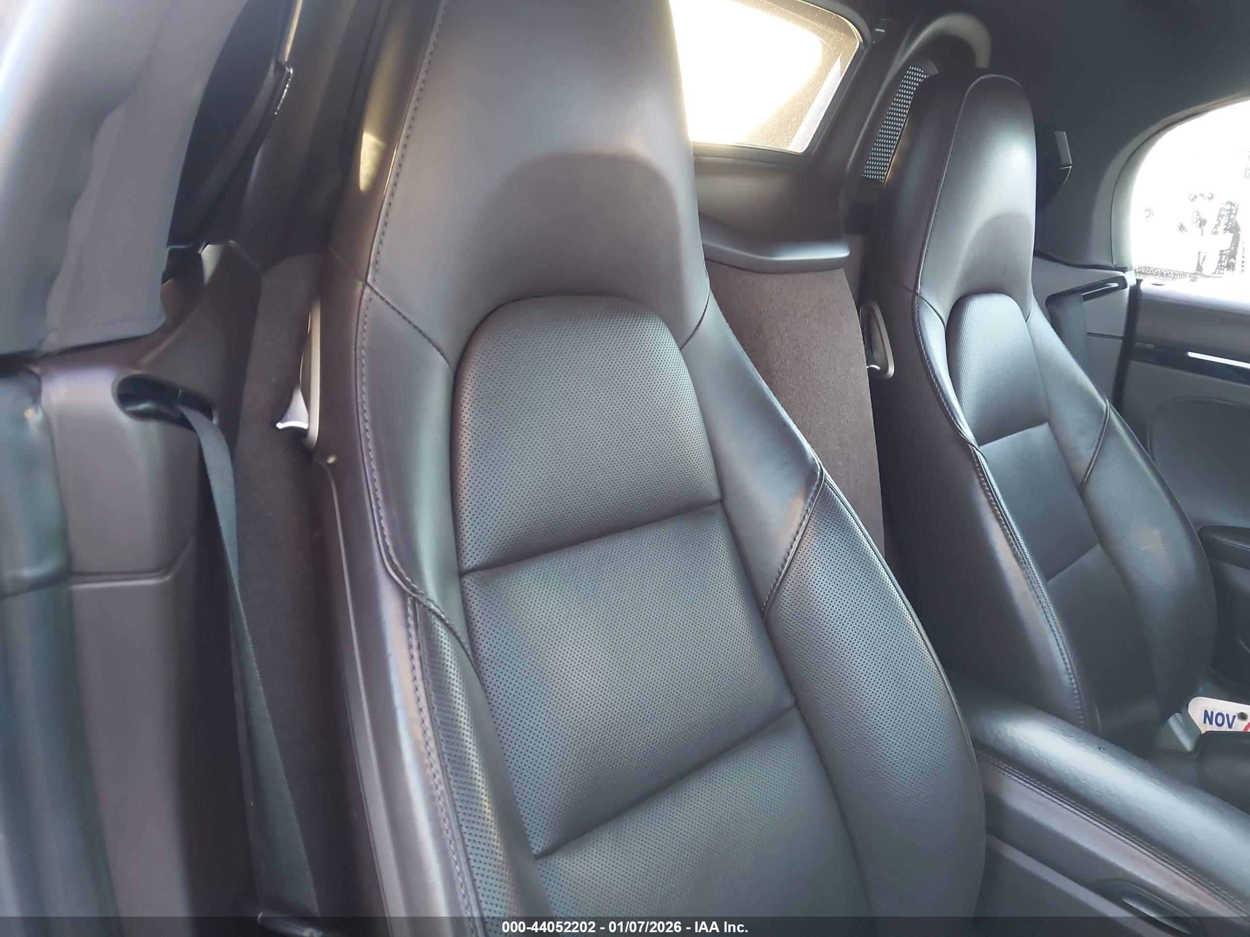 PORSCHE 718 image 8