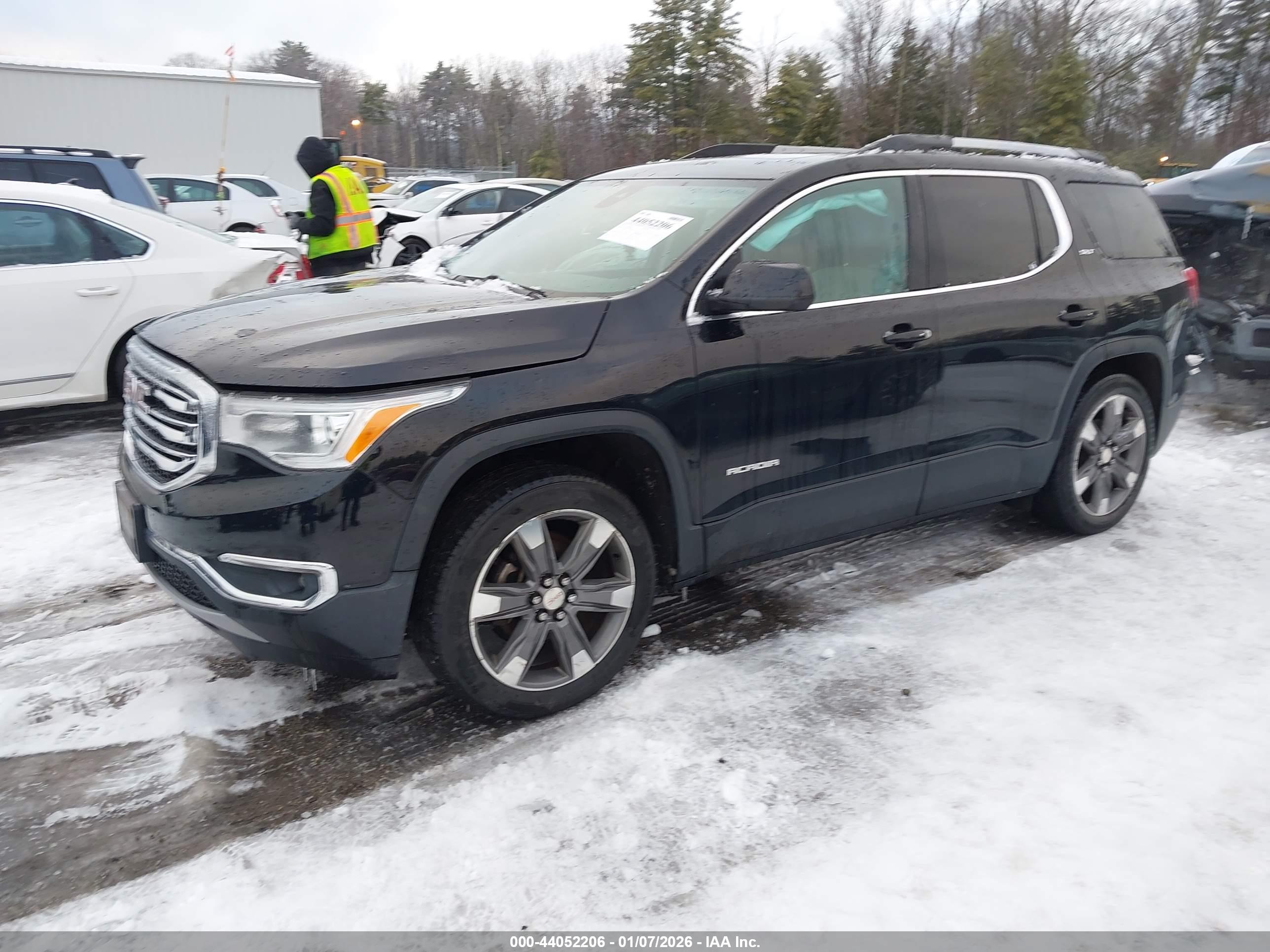 GMC ACADIA image 2