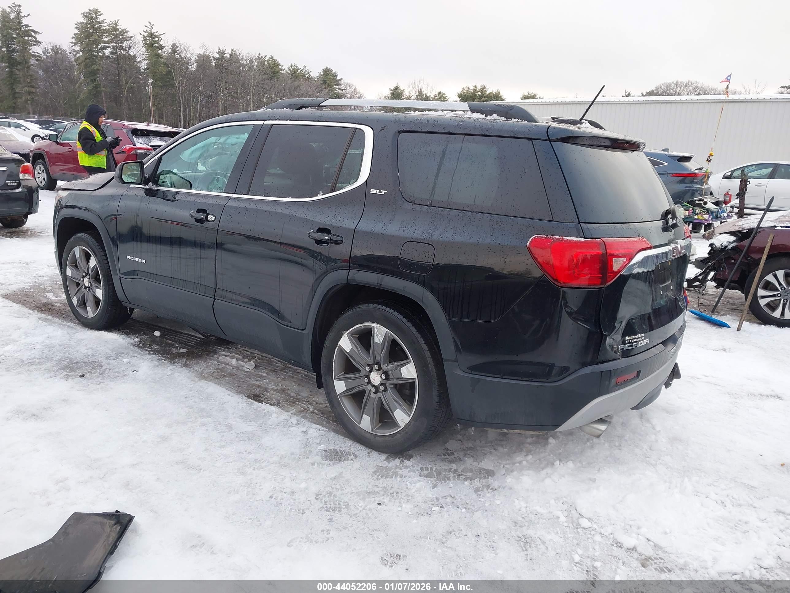 GMC ACADIA image 3