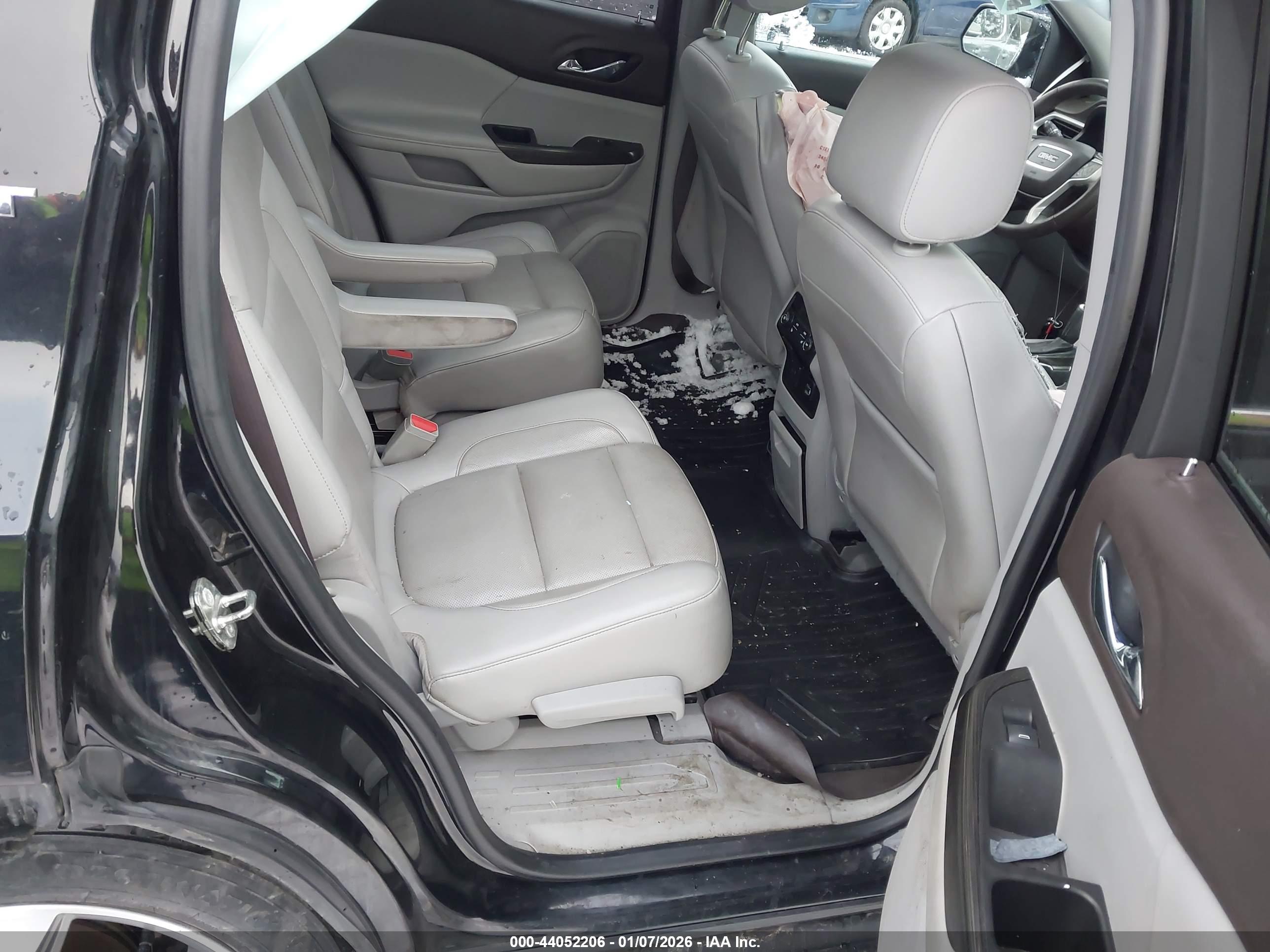 GMC ACADIA image 8
