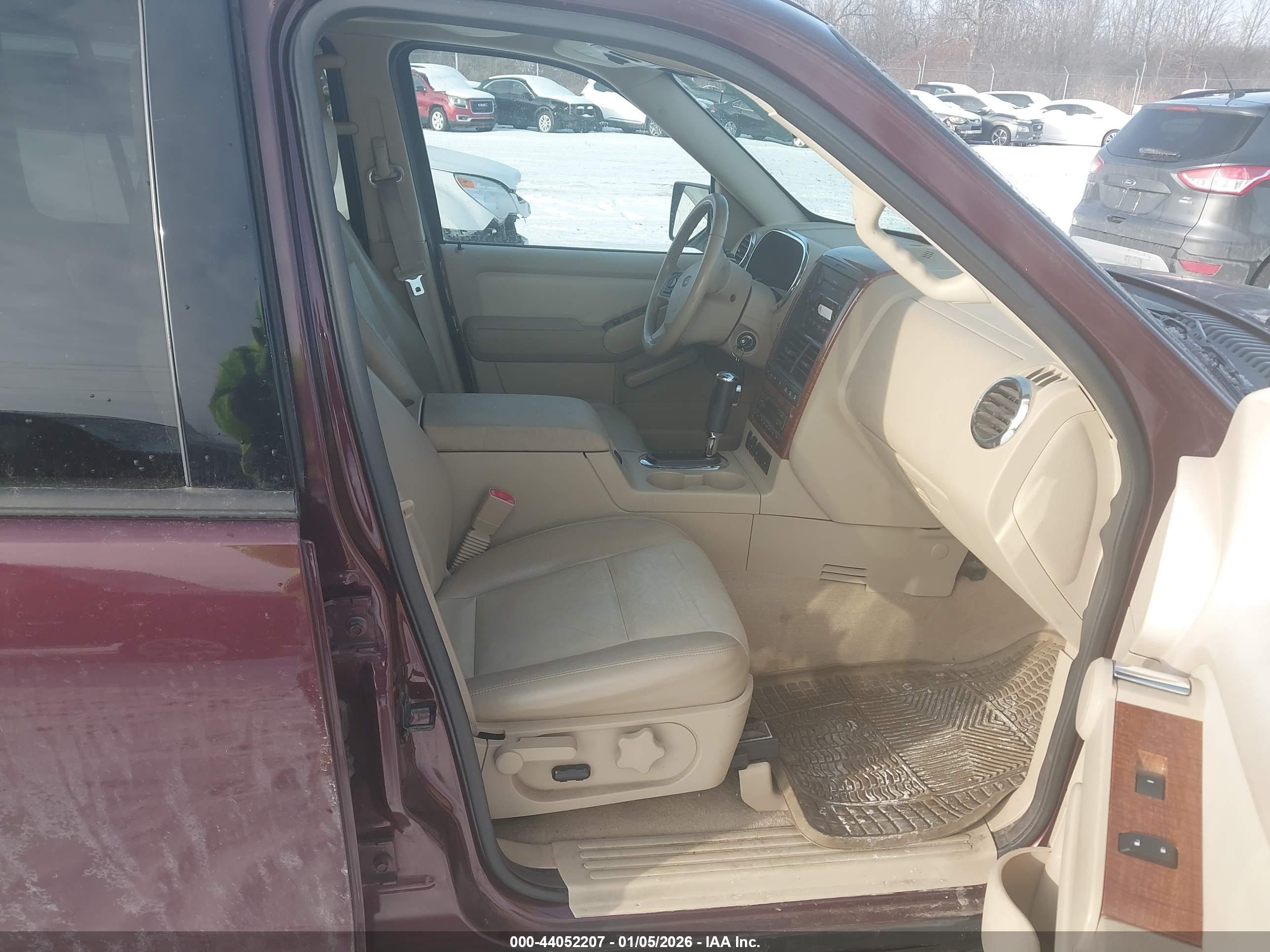 FORD EXPLORER image 5