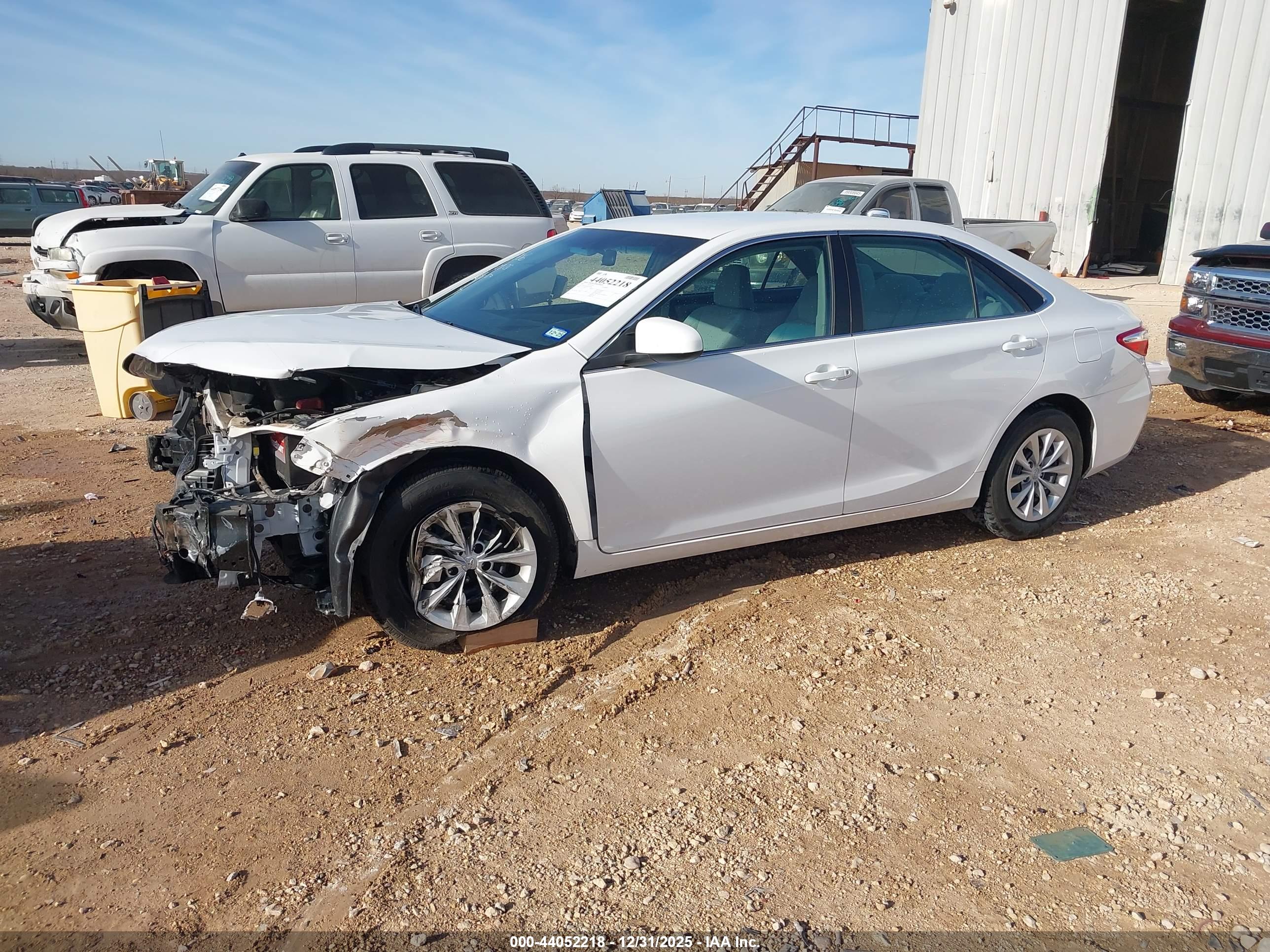 TOYOTA CAMRY image 2