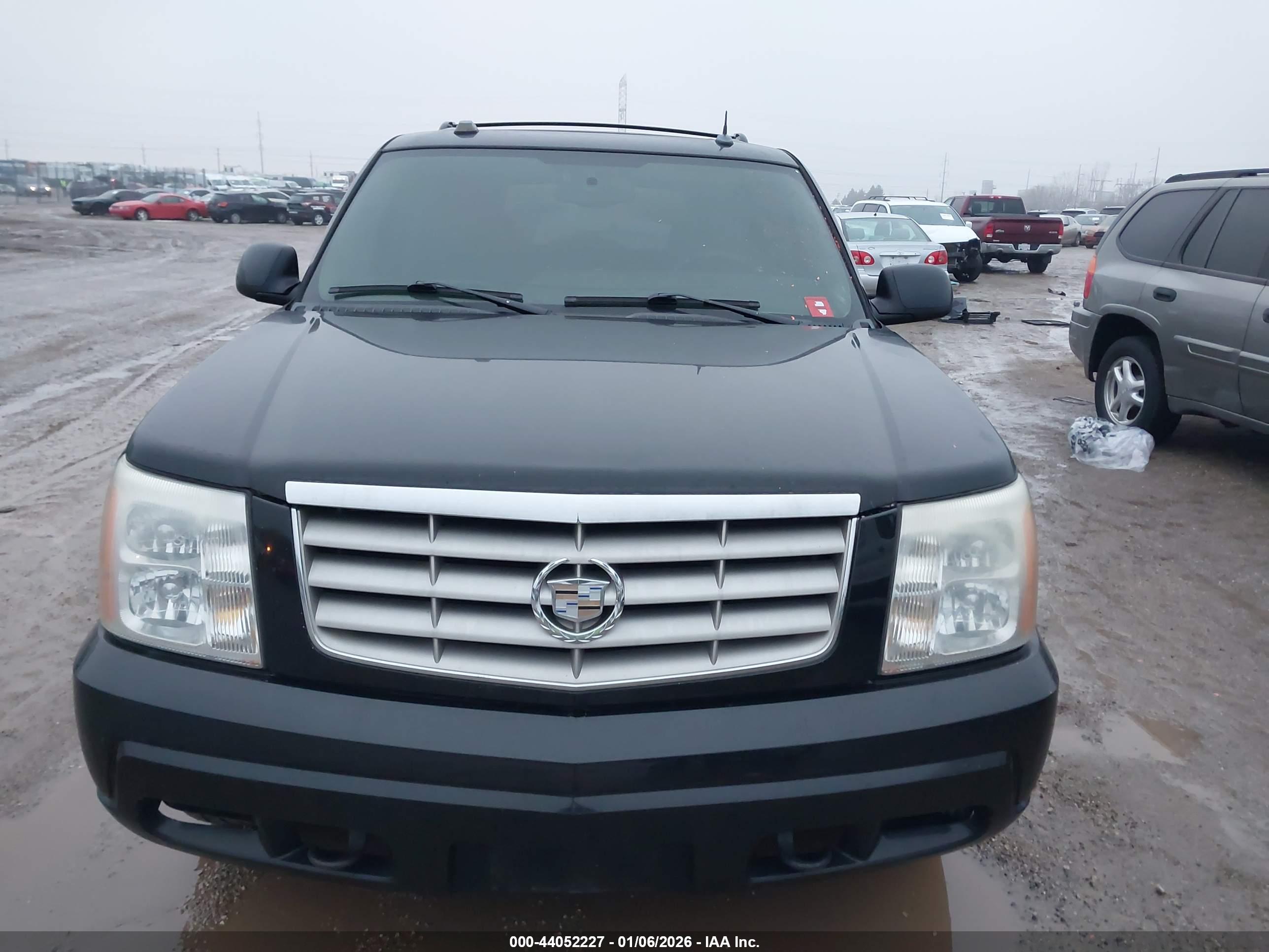 CADILLAC ESCALADE image 6