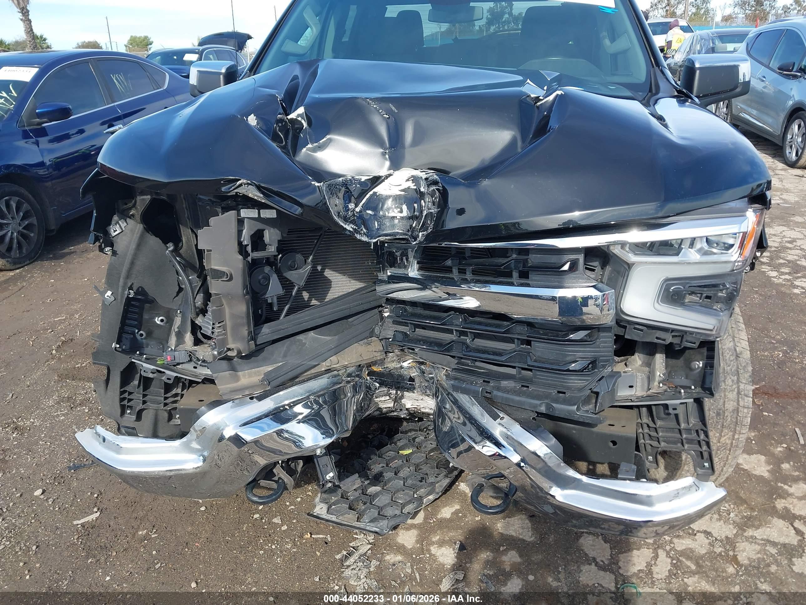 CHEVROLET SILVERADO image 6