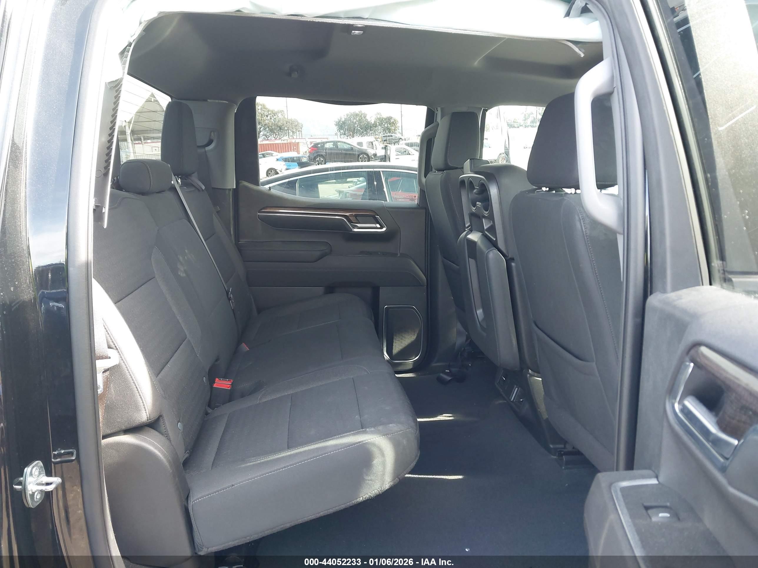 CHEVROLET SILVERADO image 8