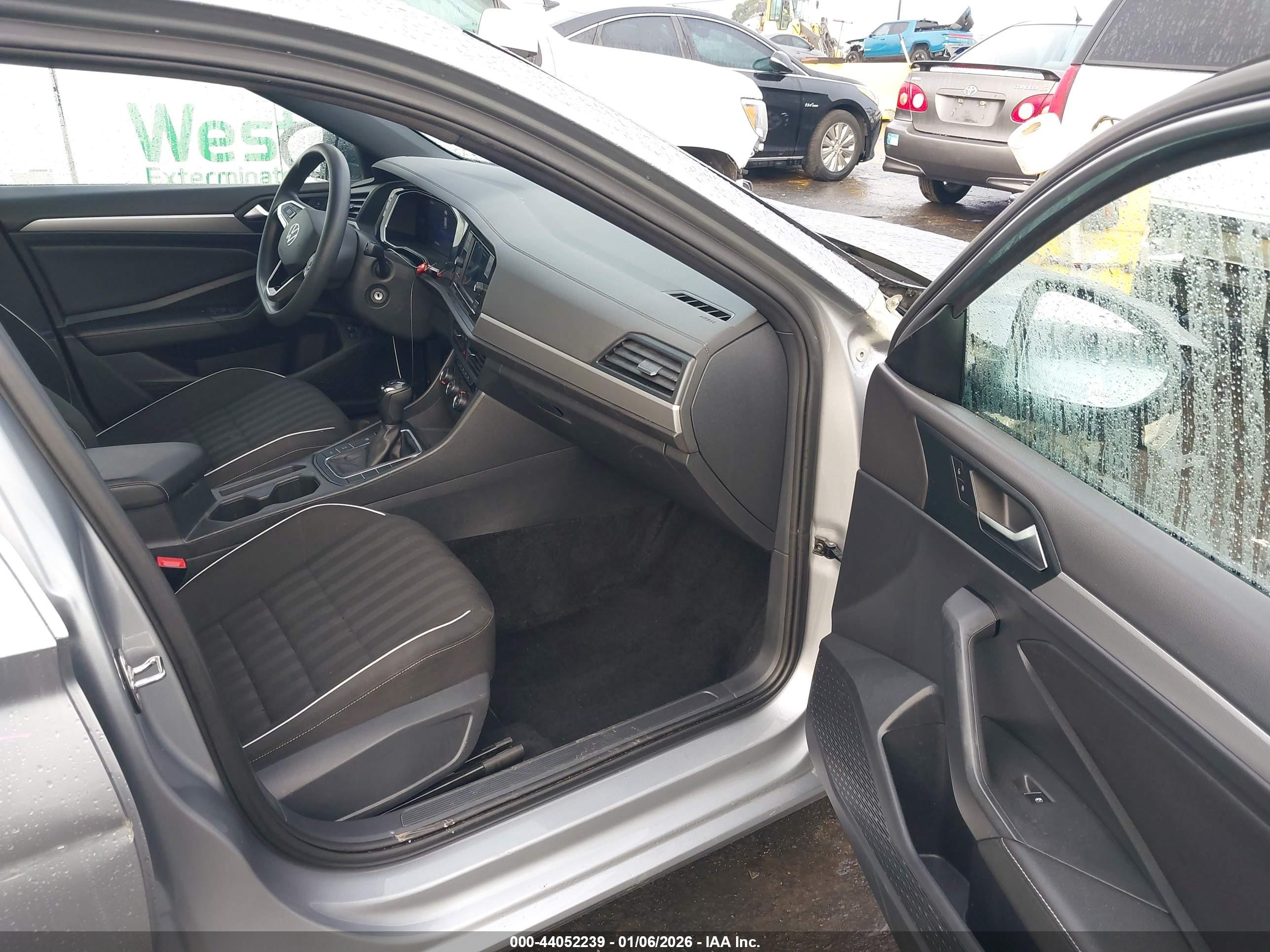 VOLKSWAGEN JETTA image 5