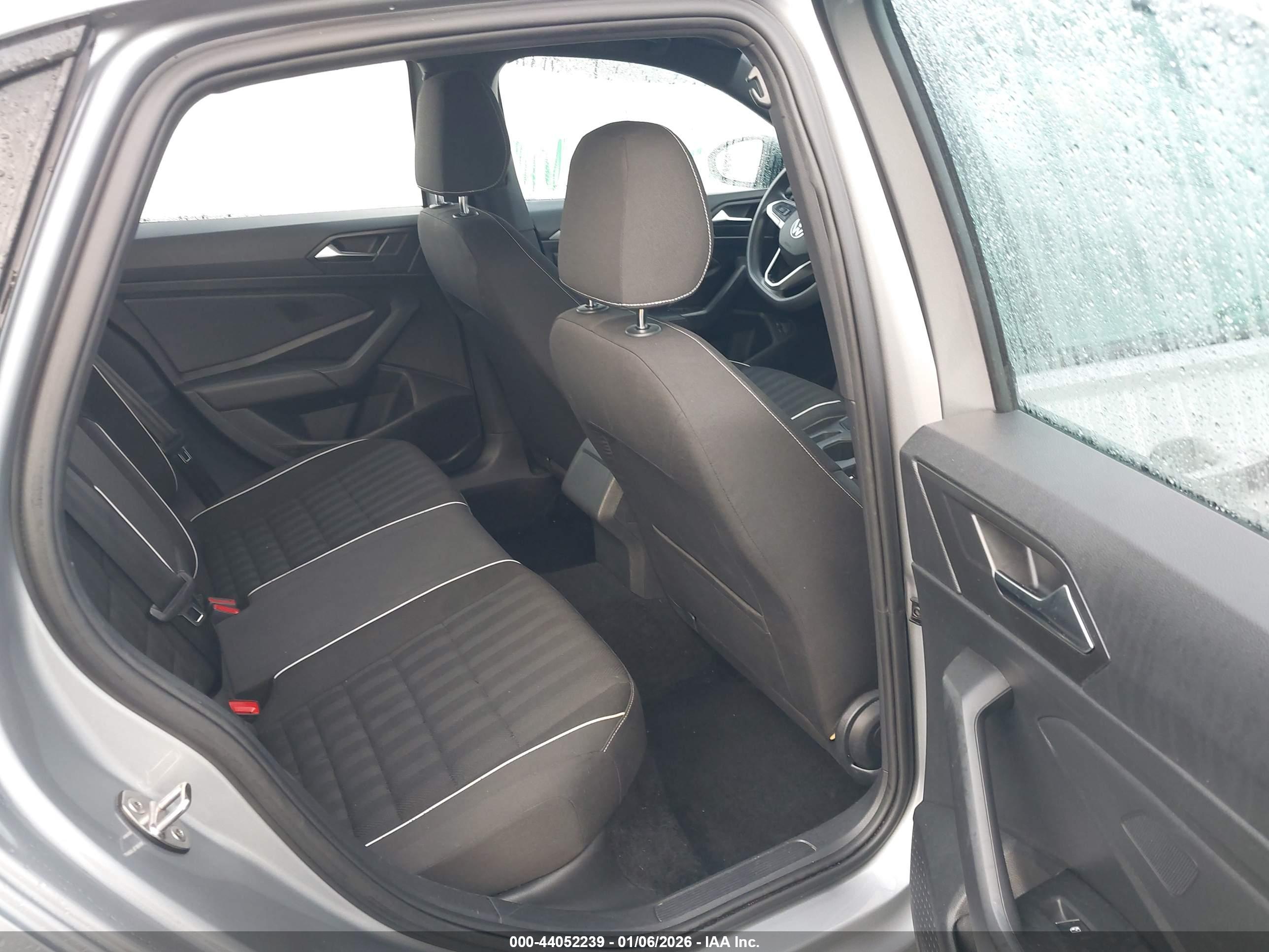 VOLKSWAGEN JETTA image 8