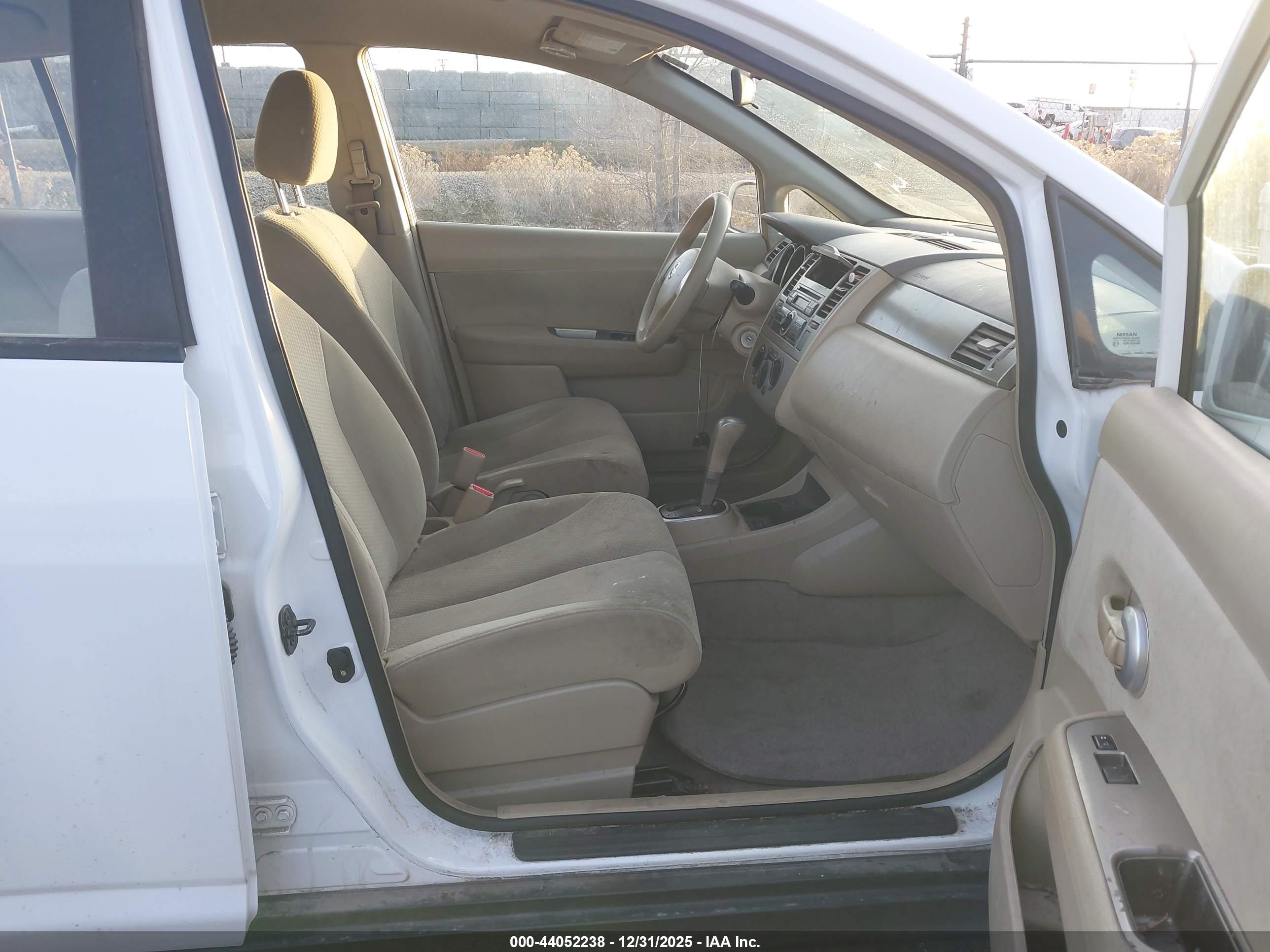NISSAN VERSA image 5