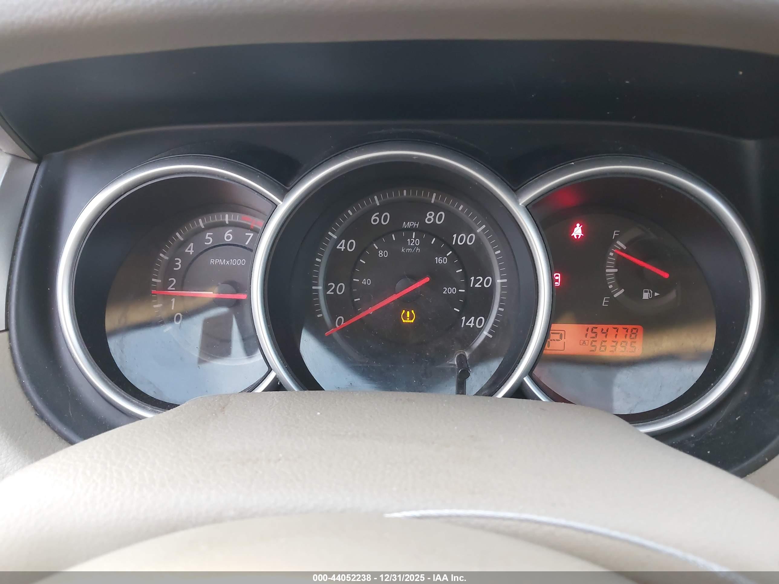 NISSAN VERSA image 7