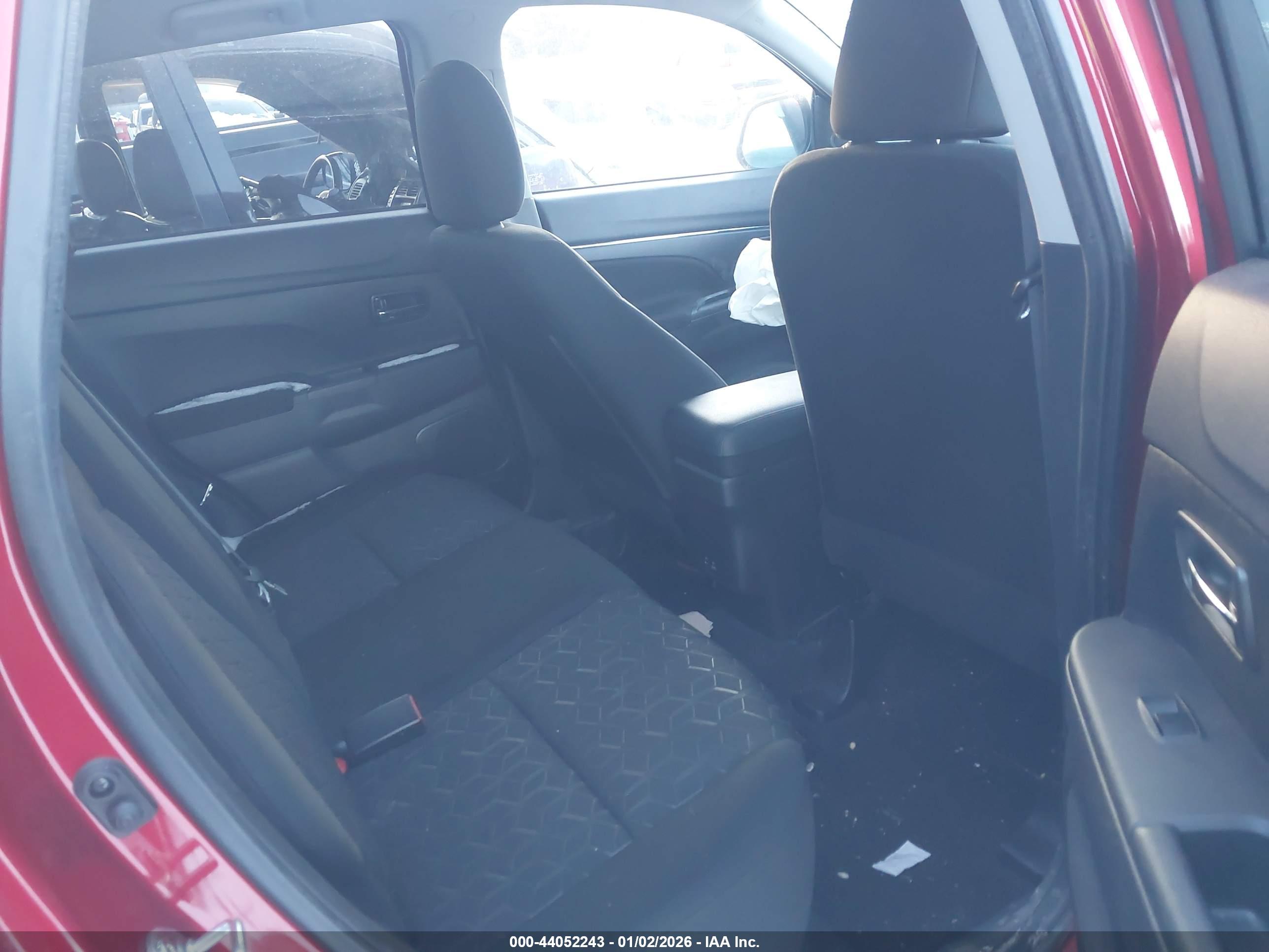 MITSUBISHI OUTLANDER image 8