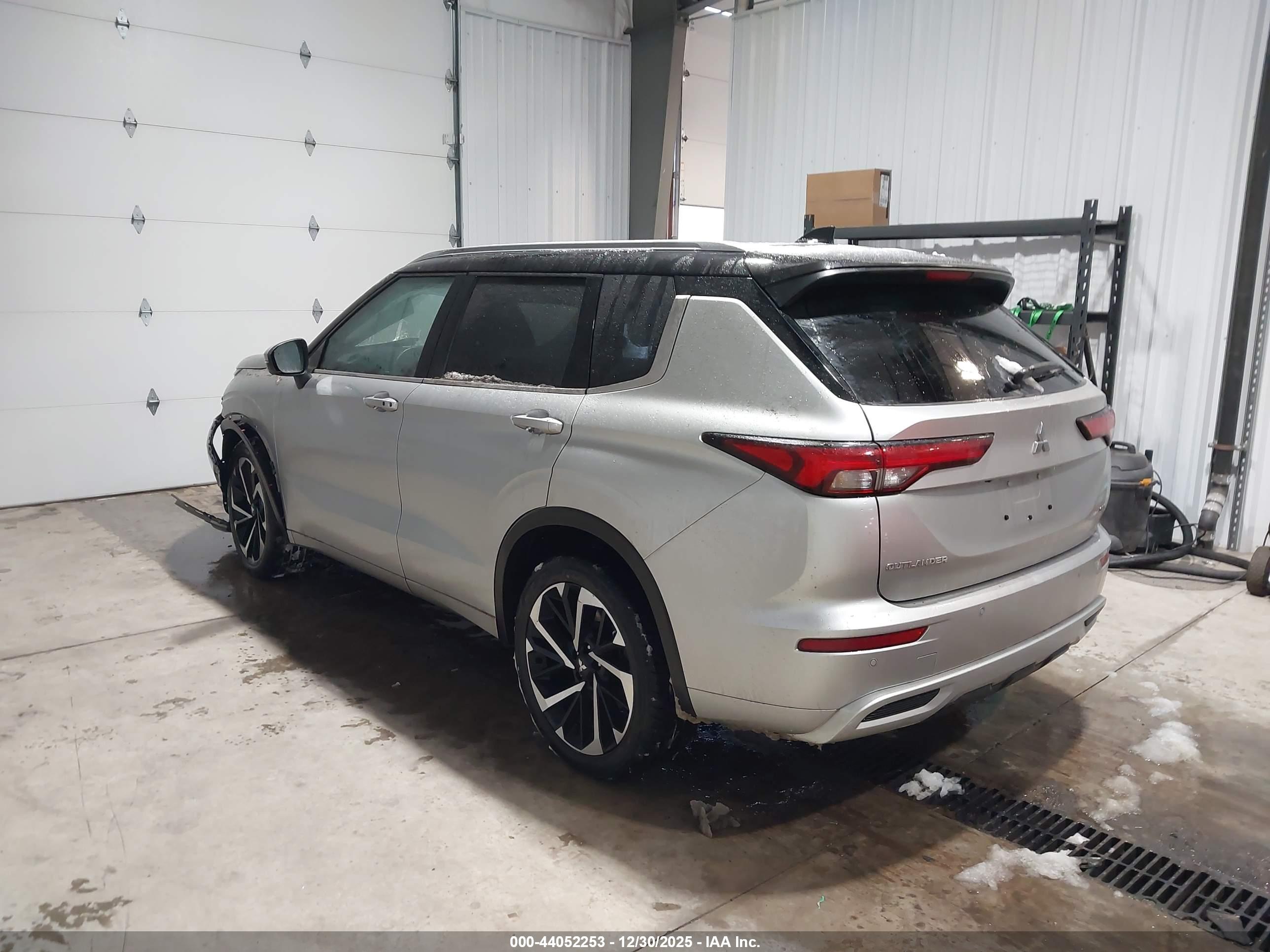 MITSUBISHI OUTLANDER image 3
