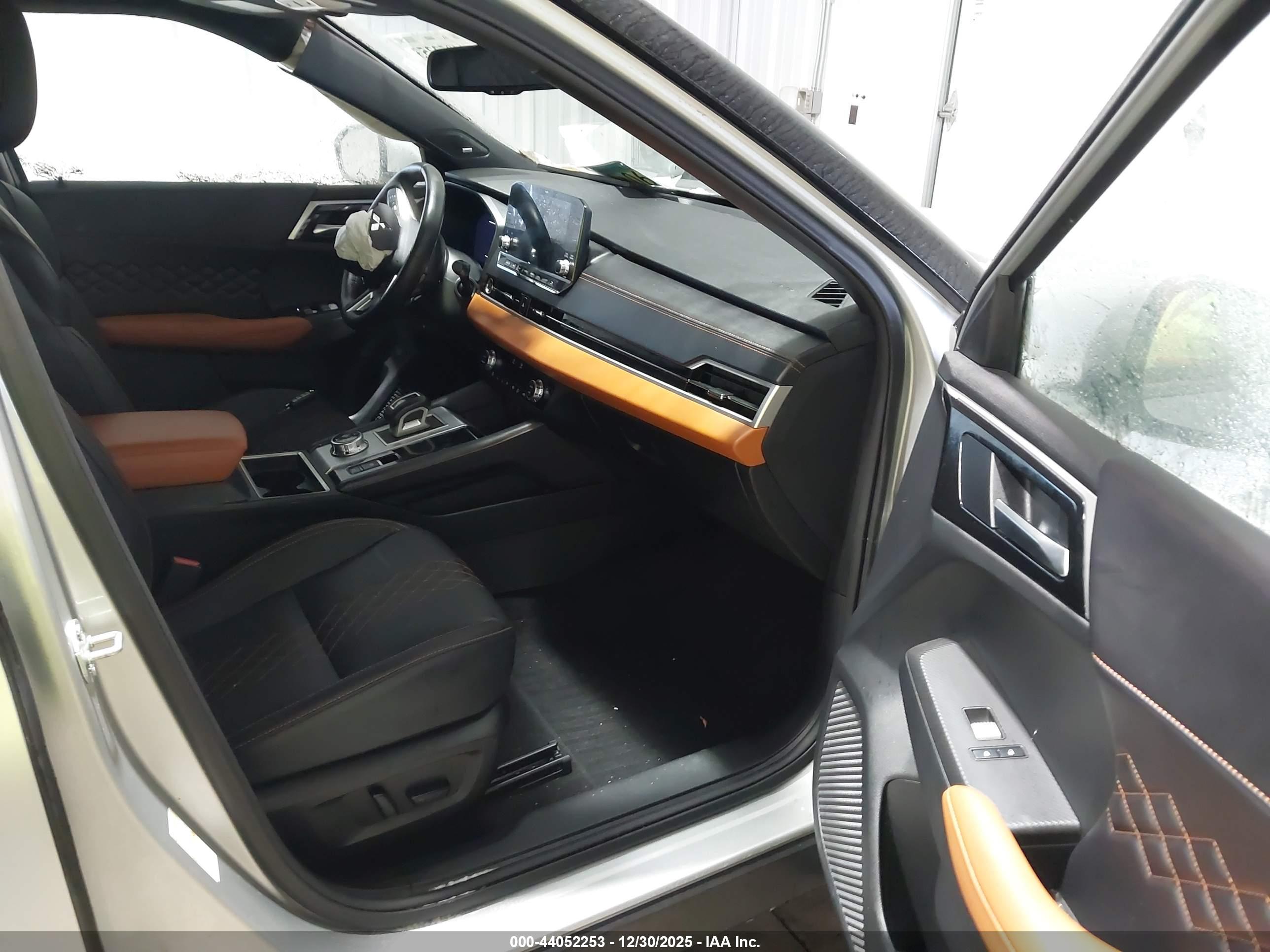 MITSUBISHI OUTLANDER image 5