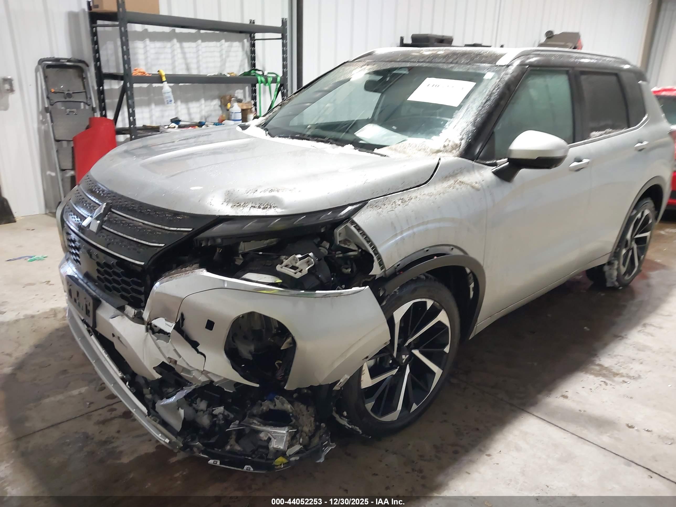 MITSUBISHI OUTLANDER image 6