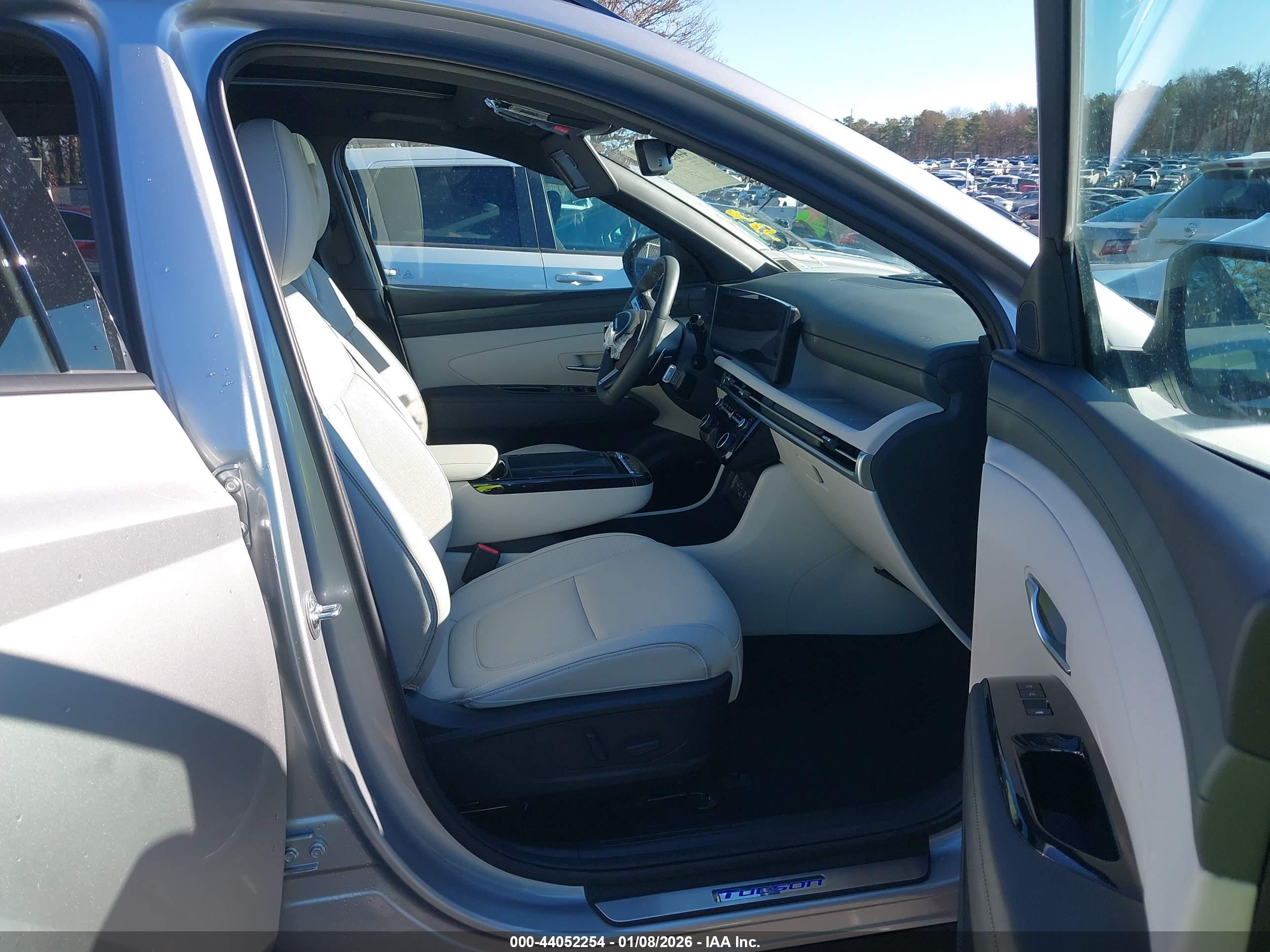 HYUNDAI TUCSON image 5