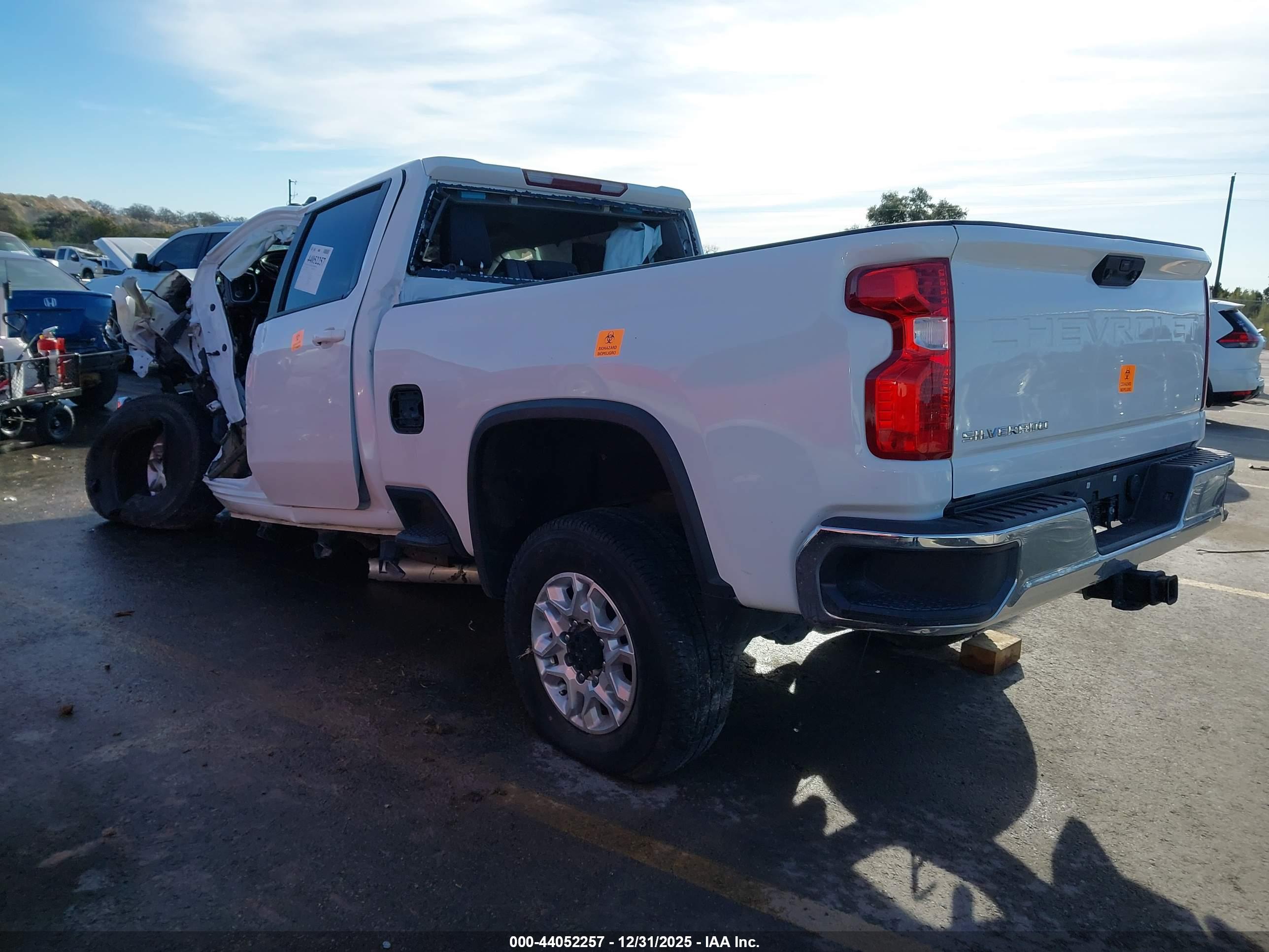 CHEVROLET SILVERADO image 3