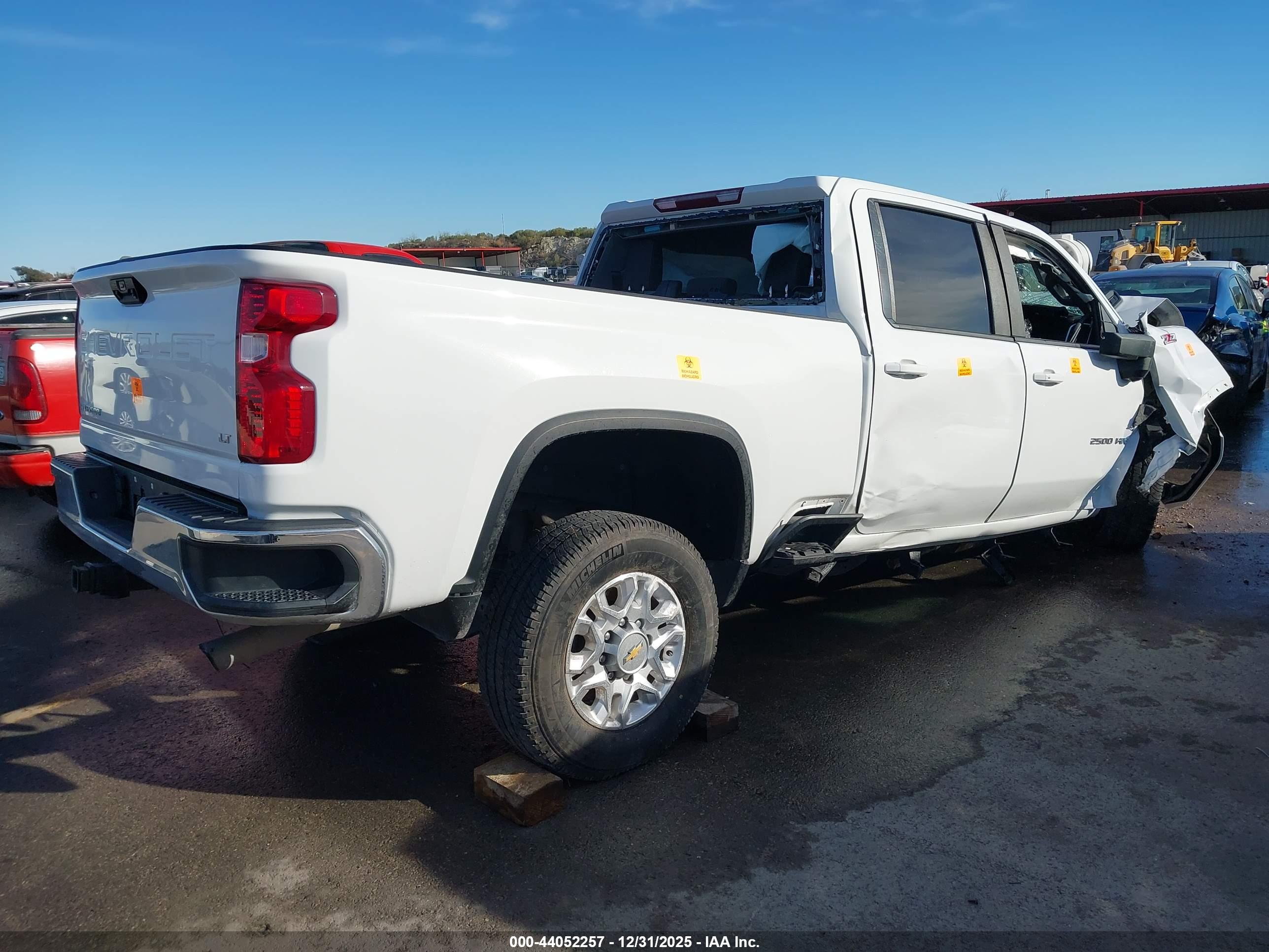CHEVROLET SILVERADO image 4