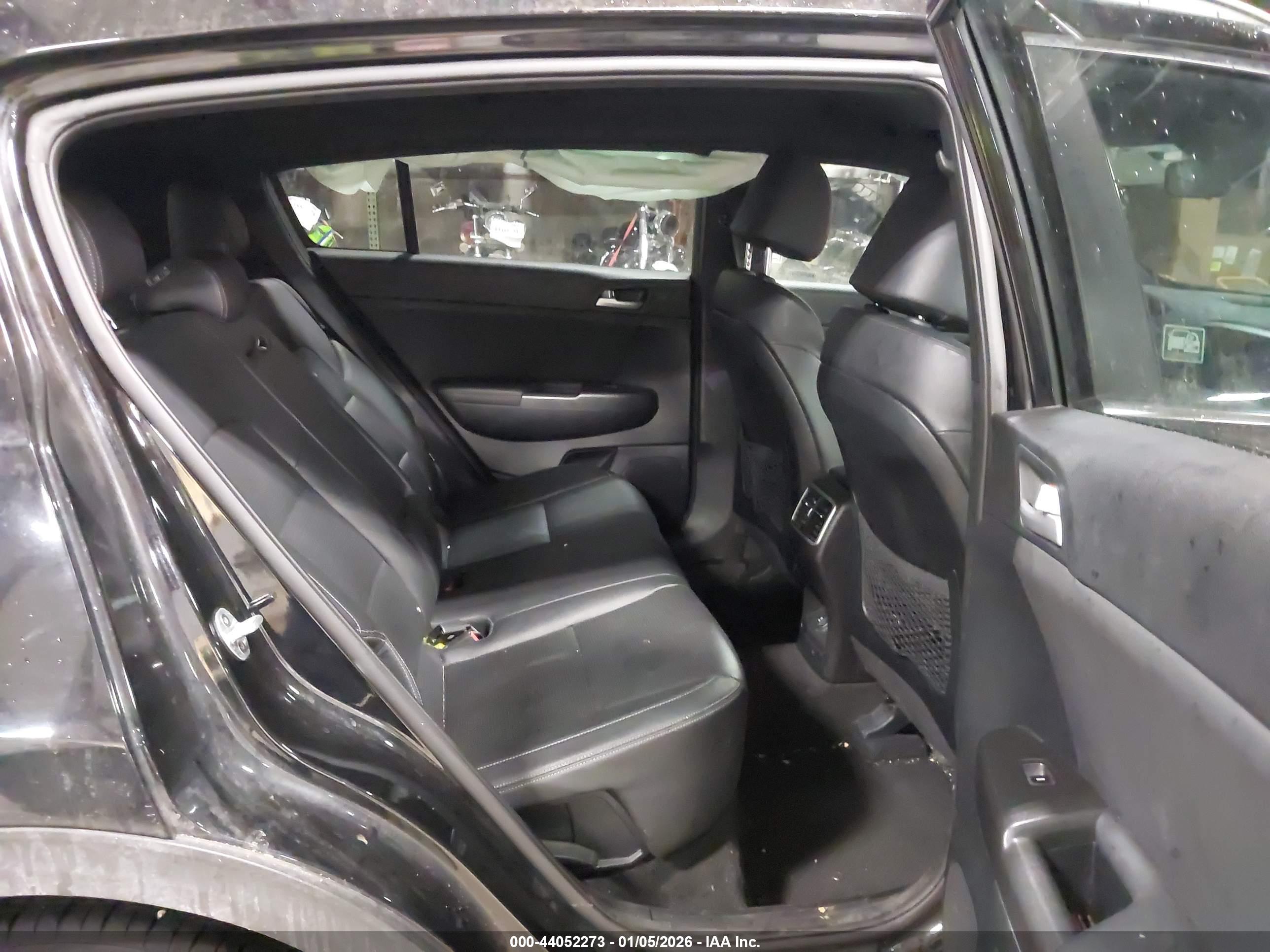 KIA SPORTAGE image 8