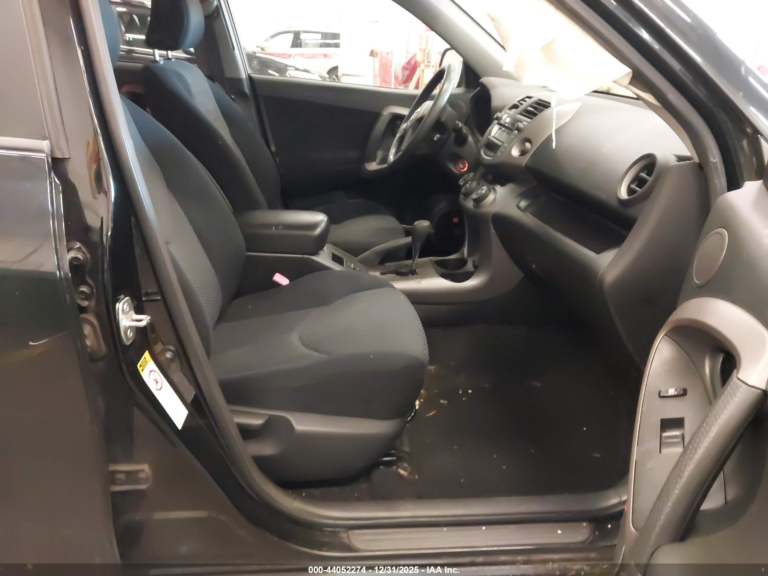 TOYOTA RAV4 image 5