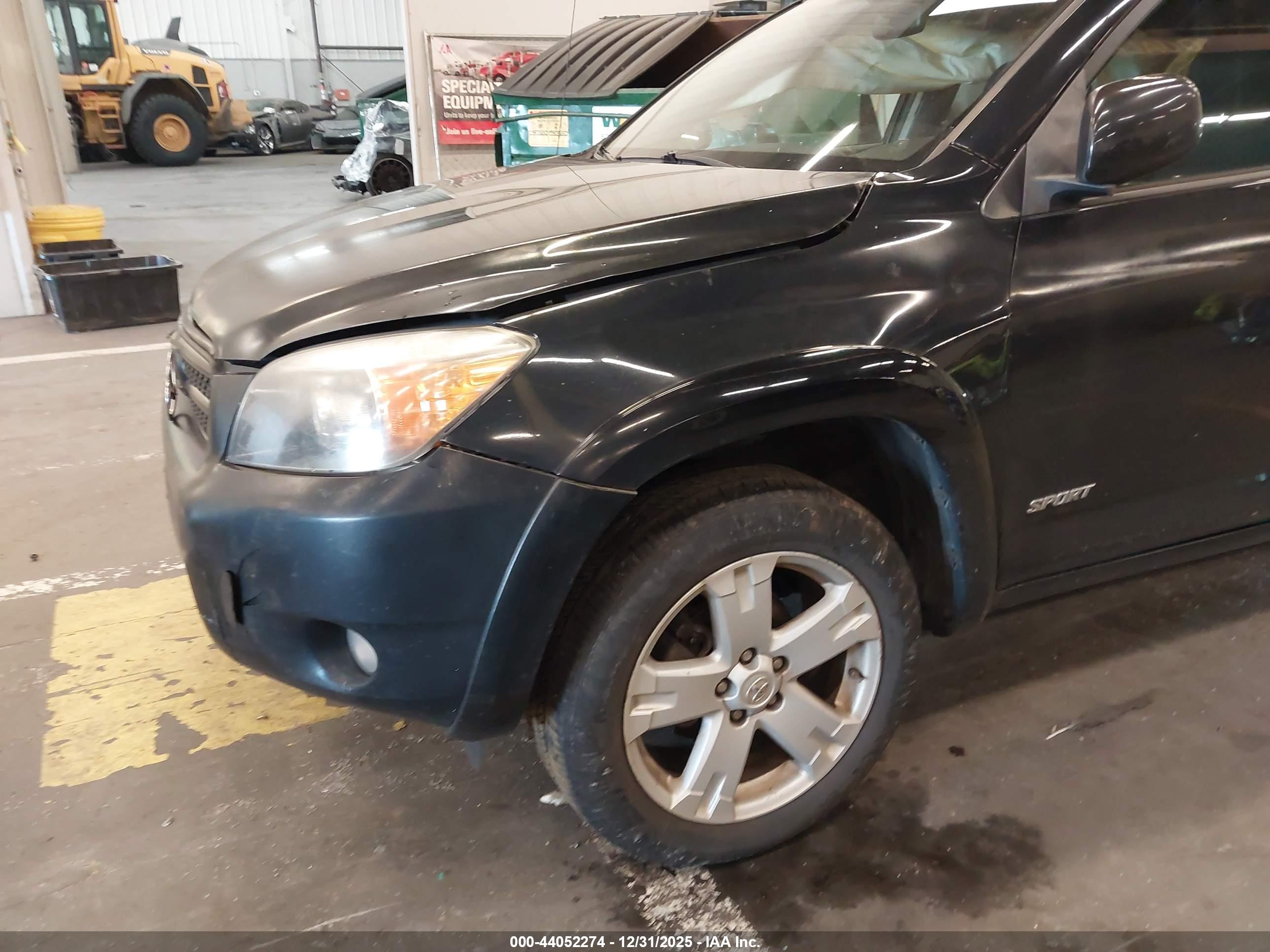 TOYOTA RAV4 image 6
