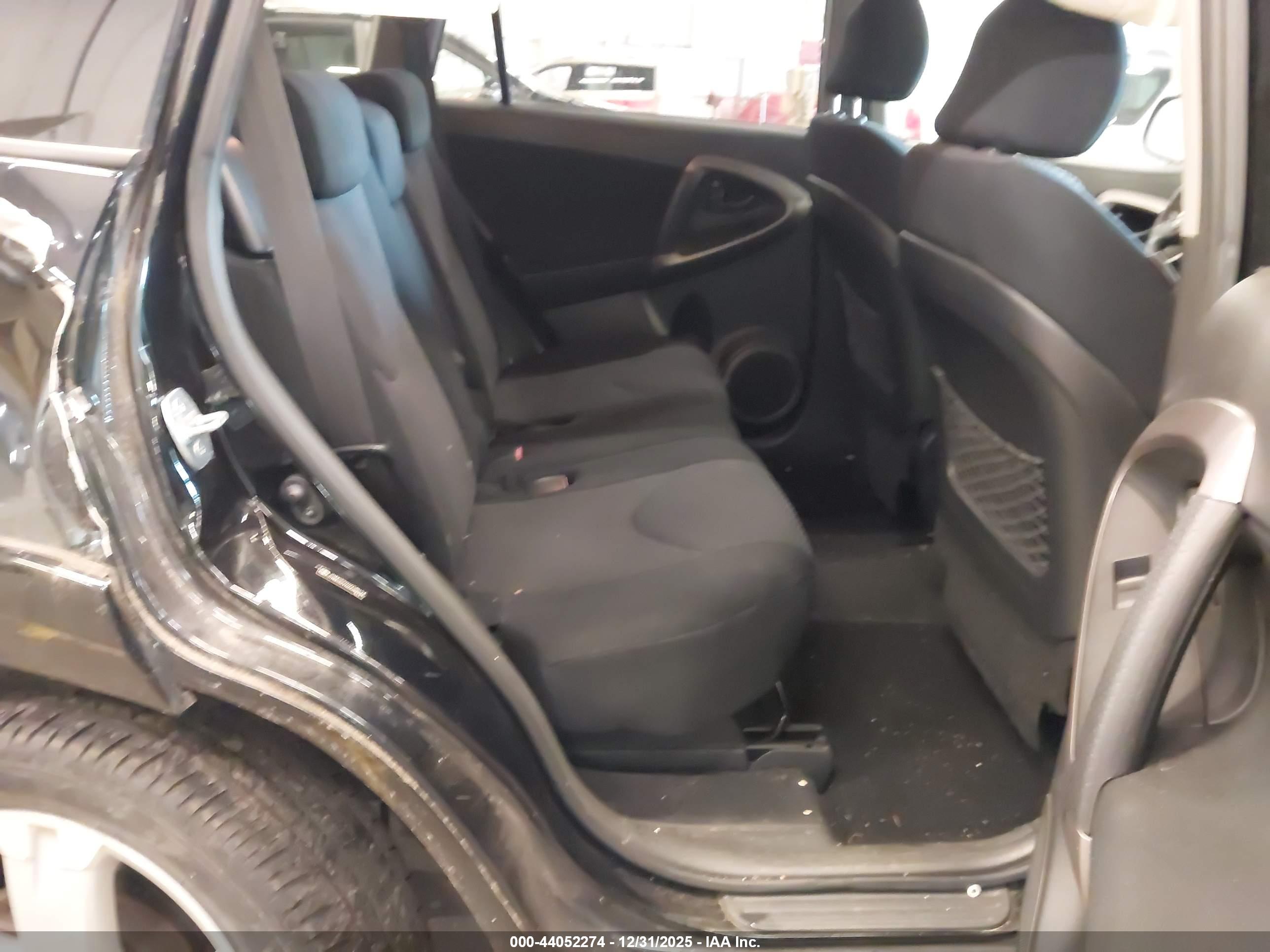 TOYOTA RAV4 image 8