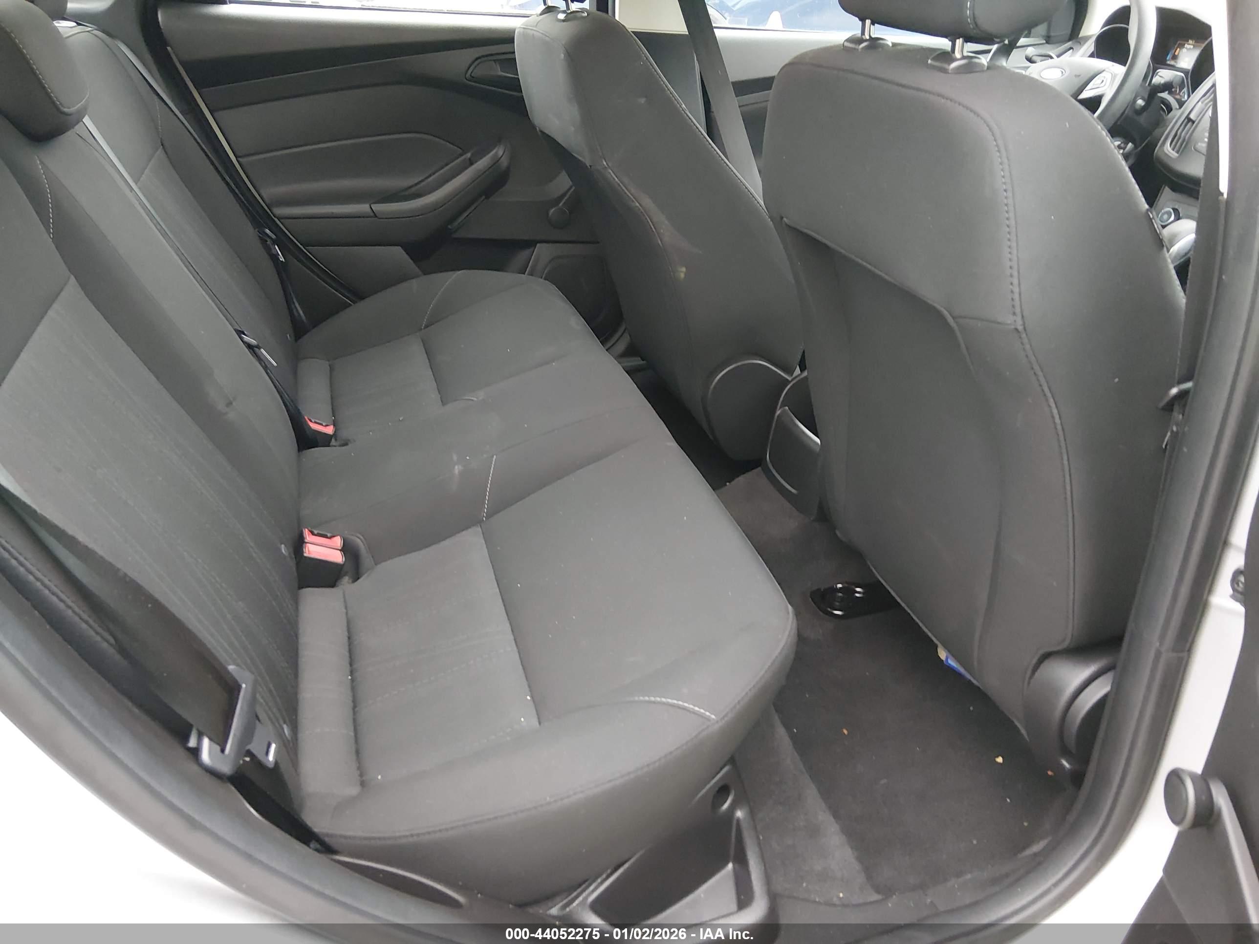 FORD FOCUS image 8