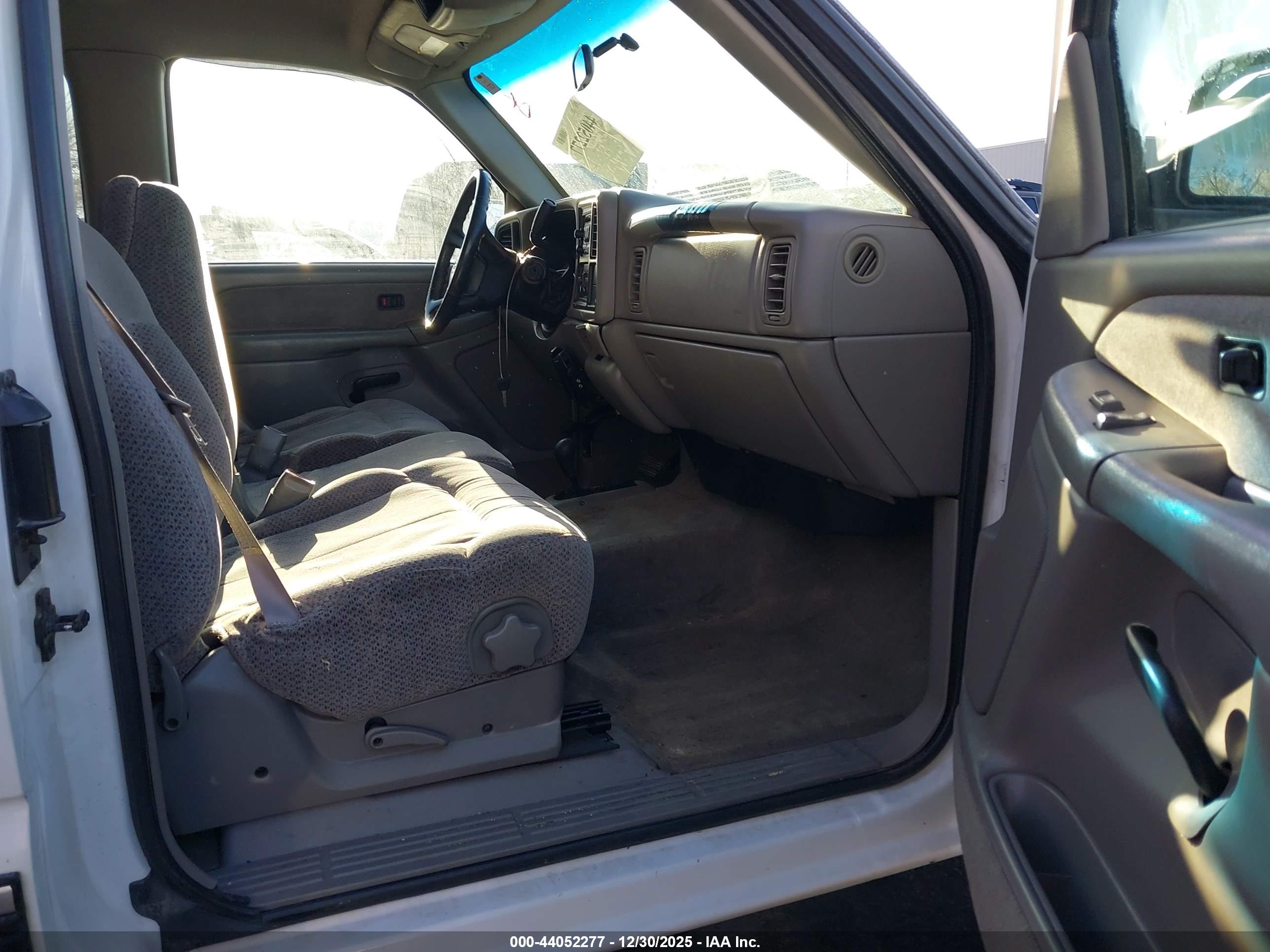 CHEVROLET SILVERADO image 5