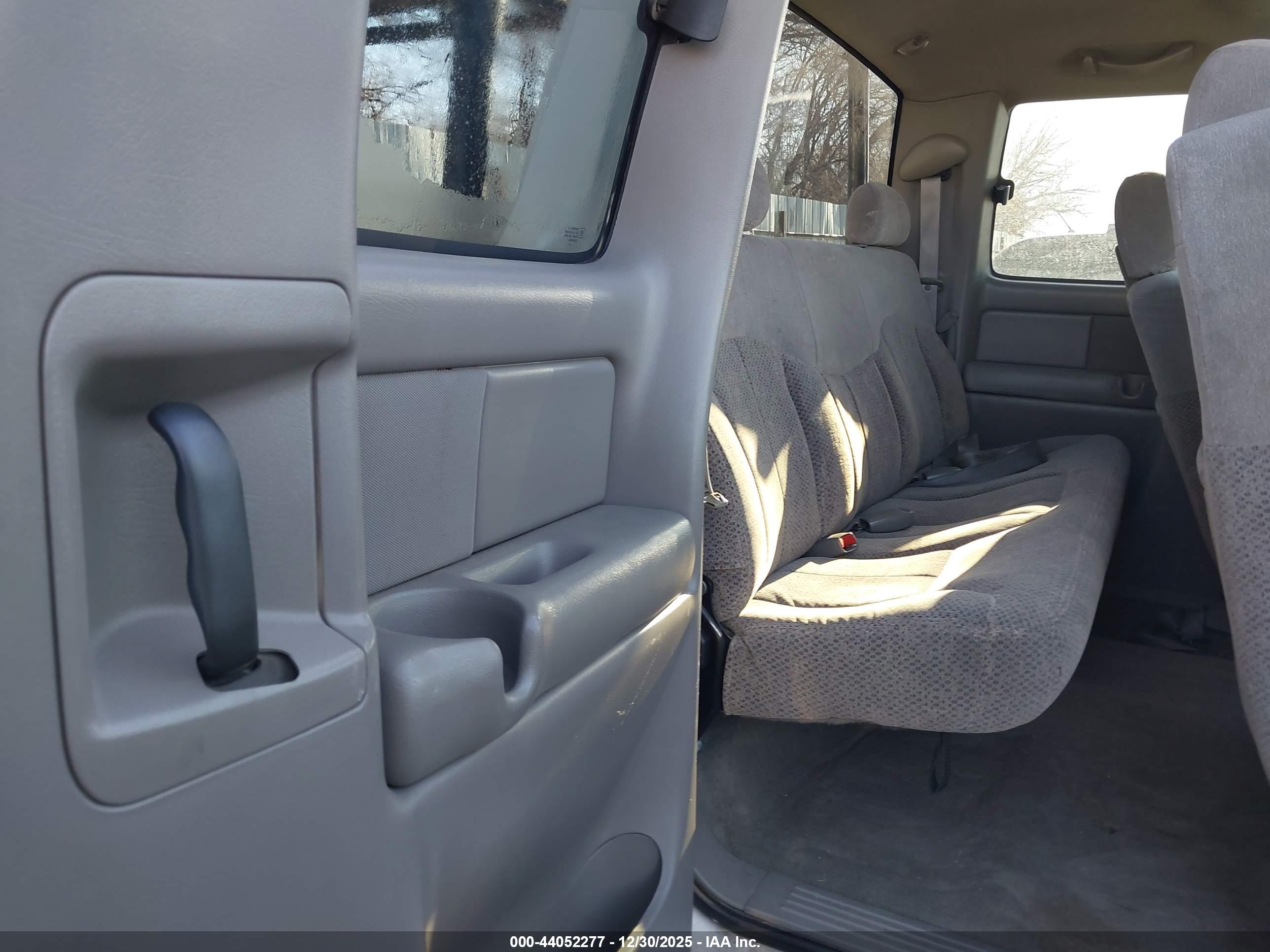 CHEVROLET SILVERADO image 8