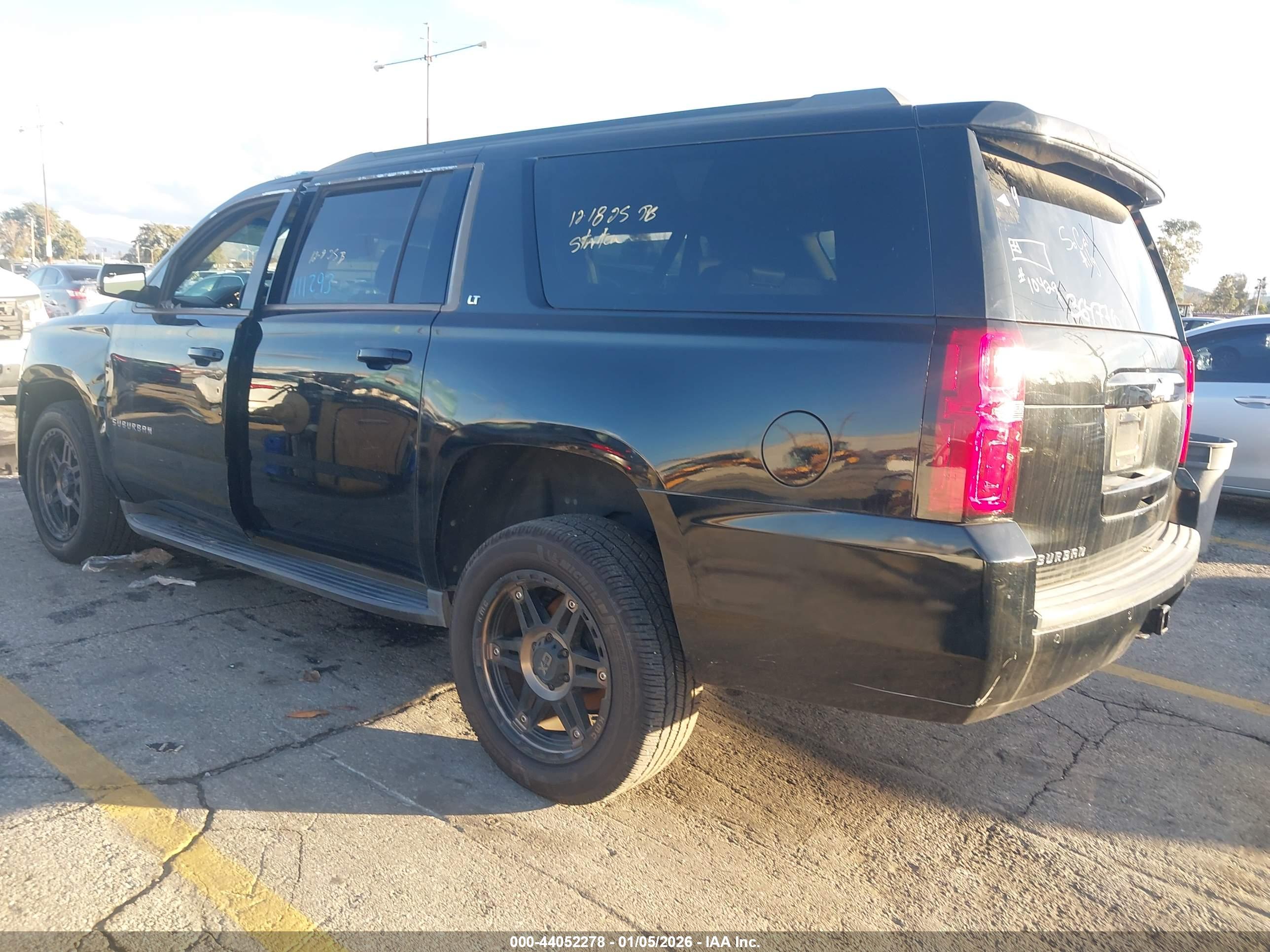 CHEVROLET SUBURBAN image 3