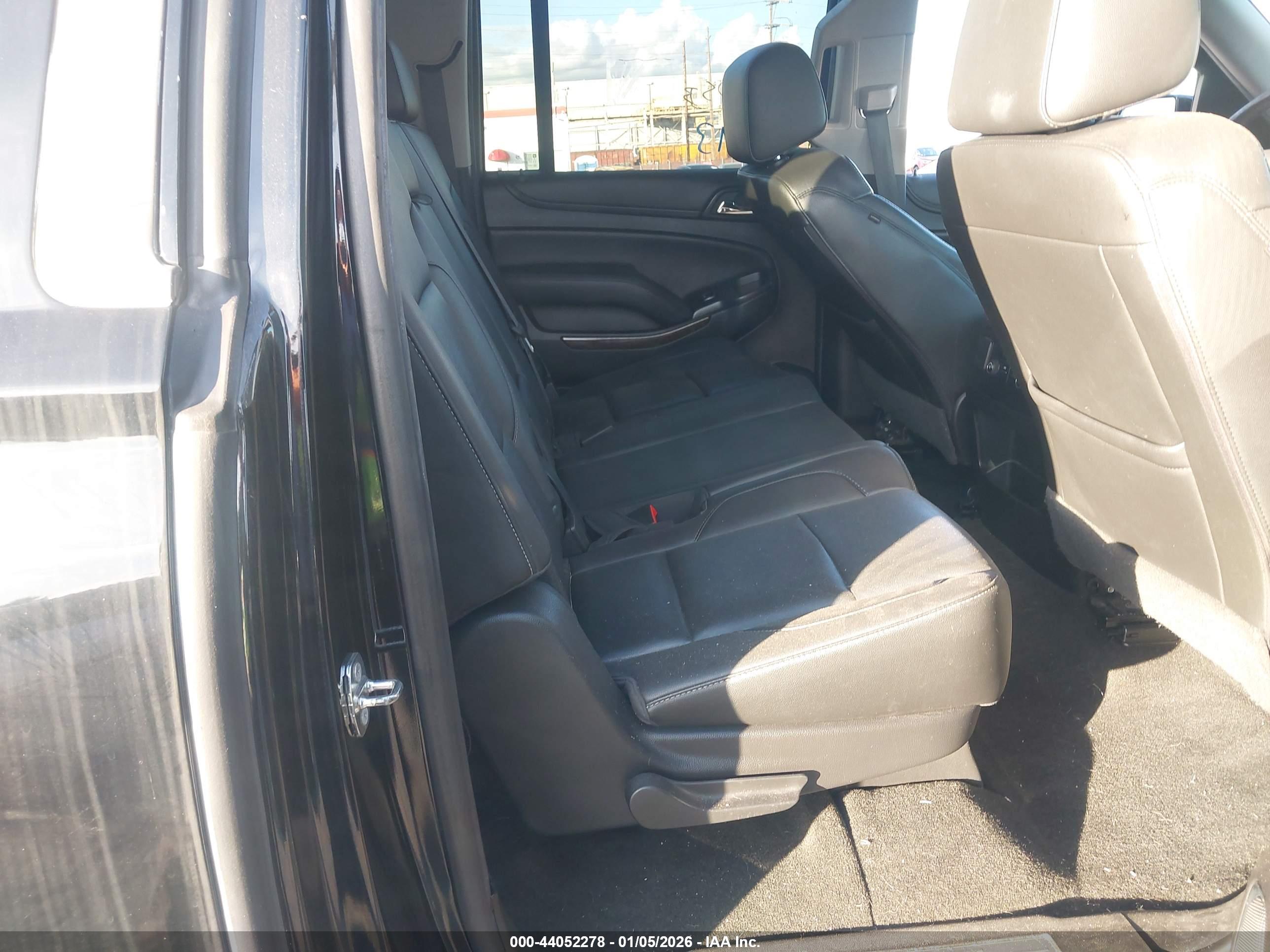 CHEVROLET SUBURBAN image 8