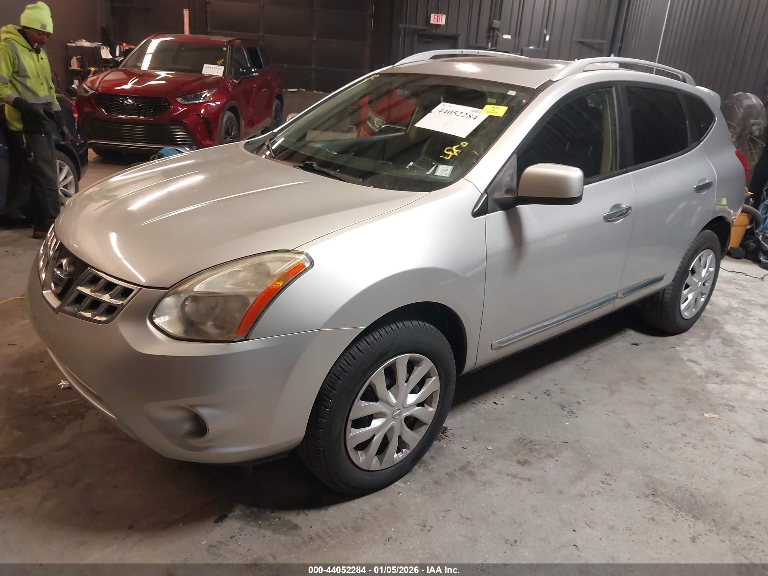 NISSAN ROGUE image 2