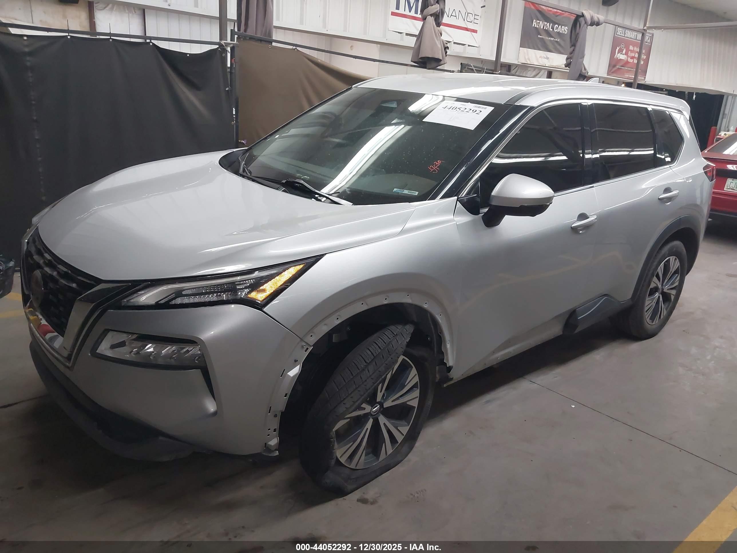 NISSAN ROGUE image 2