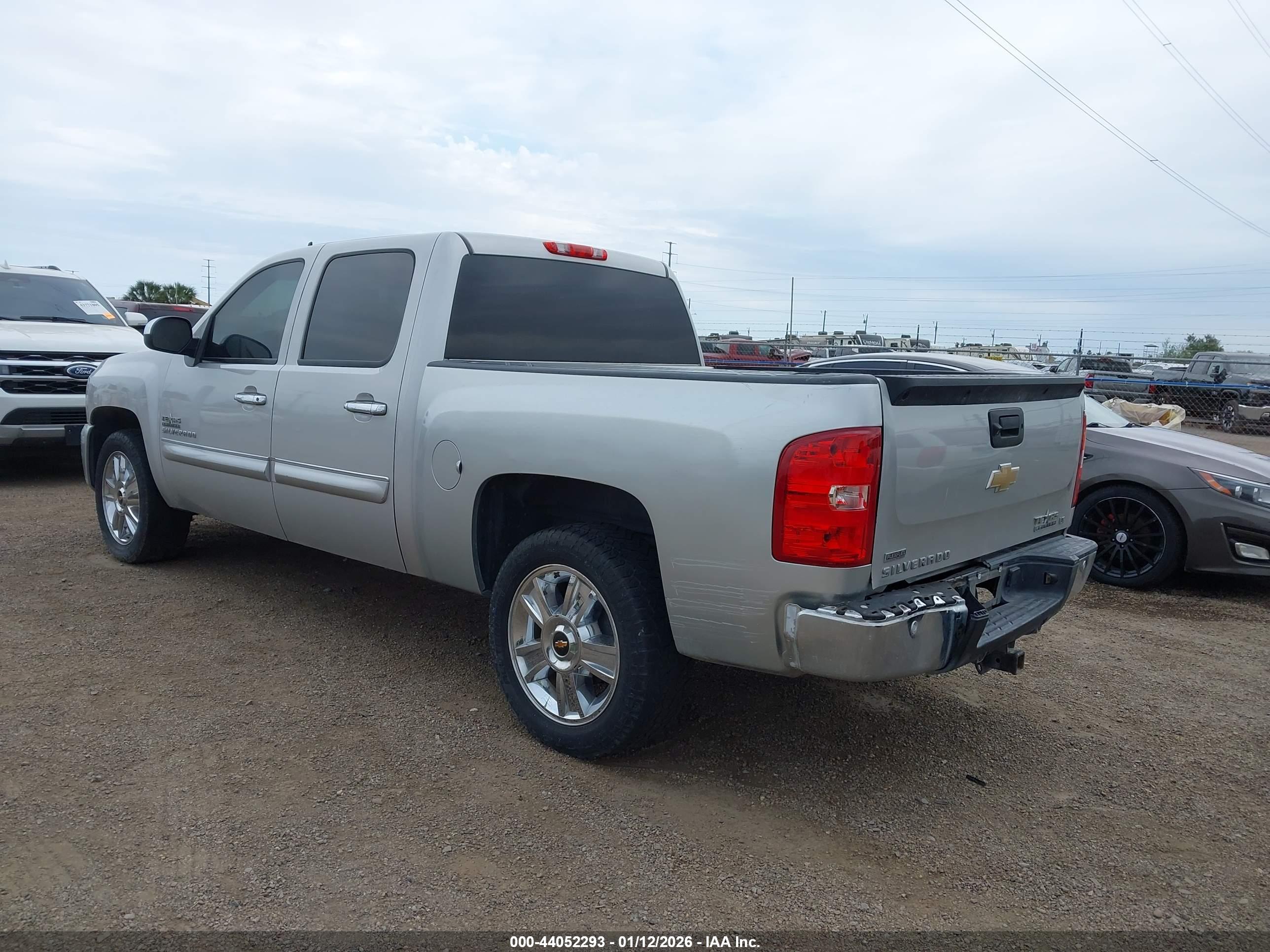 CHEVROLET SILVERADO image 3
