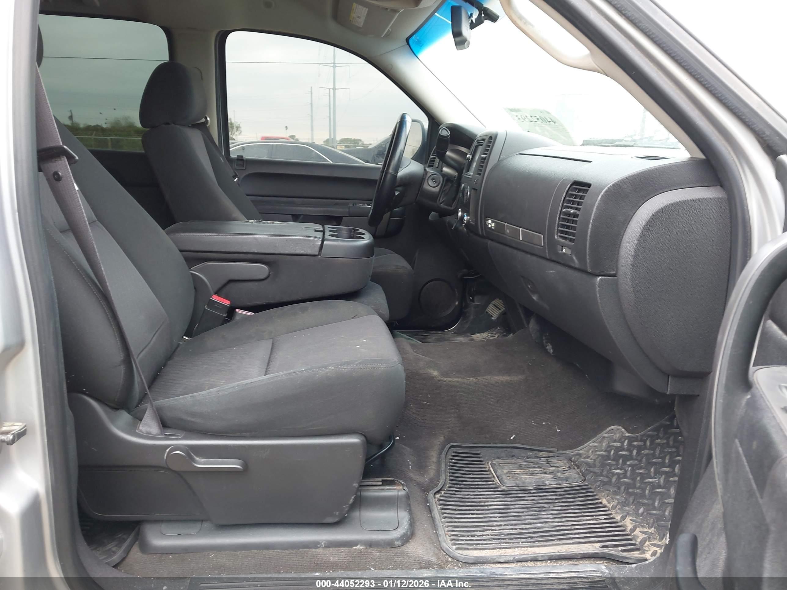 CHEVROLET SILVERADO image 5