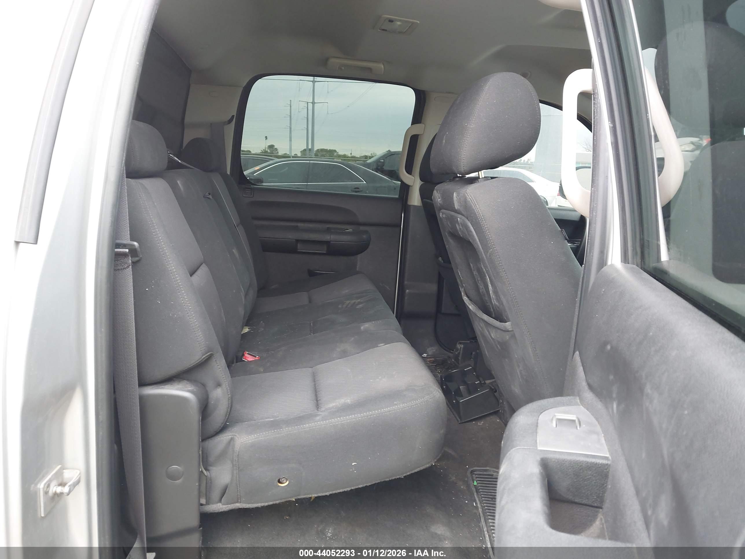 CHEVROLET SILVERADO image 8