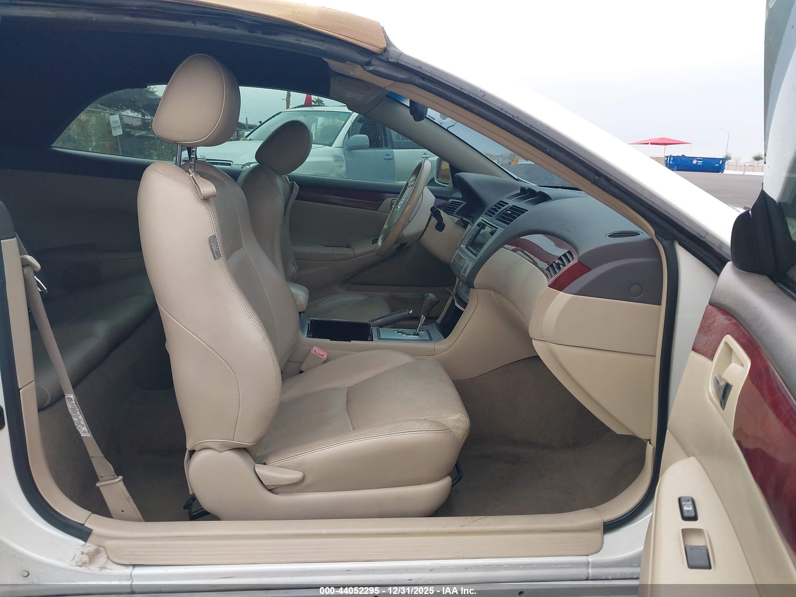 TOYOTA CAMRY image 5