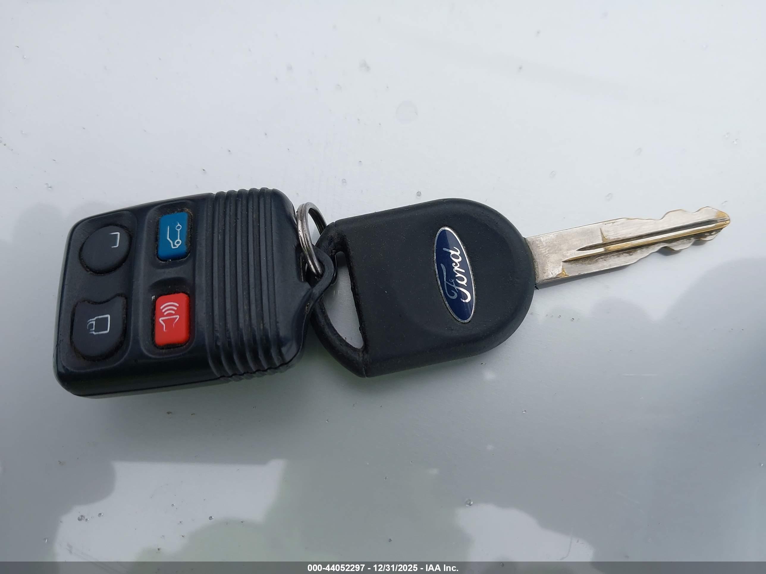 FORD EXPLORER image 11